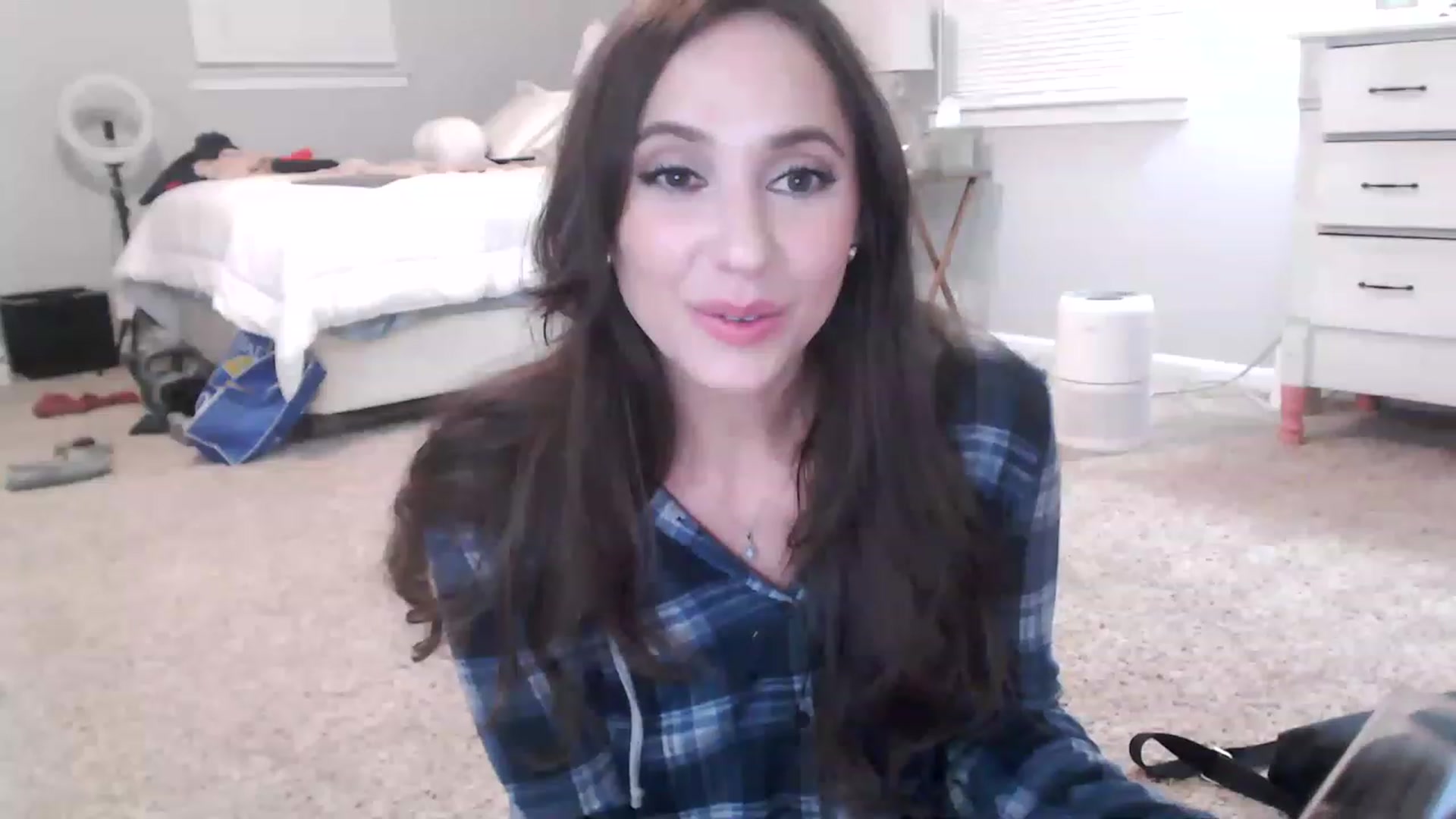 Gallery image thumbnail from Lust_4_Life's myfreecams stream on, 11/18/2022, 13:39 image 5 of 20