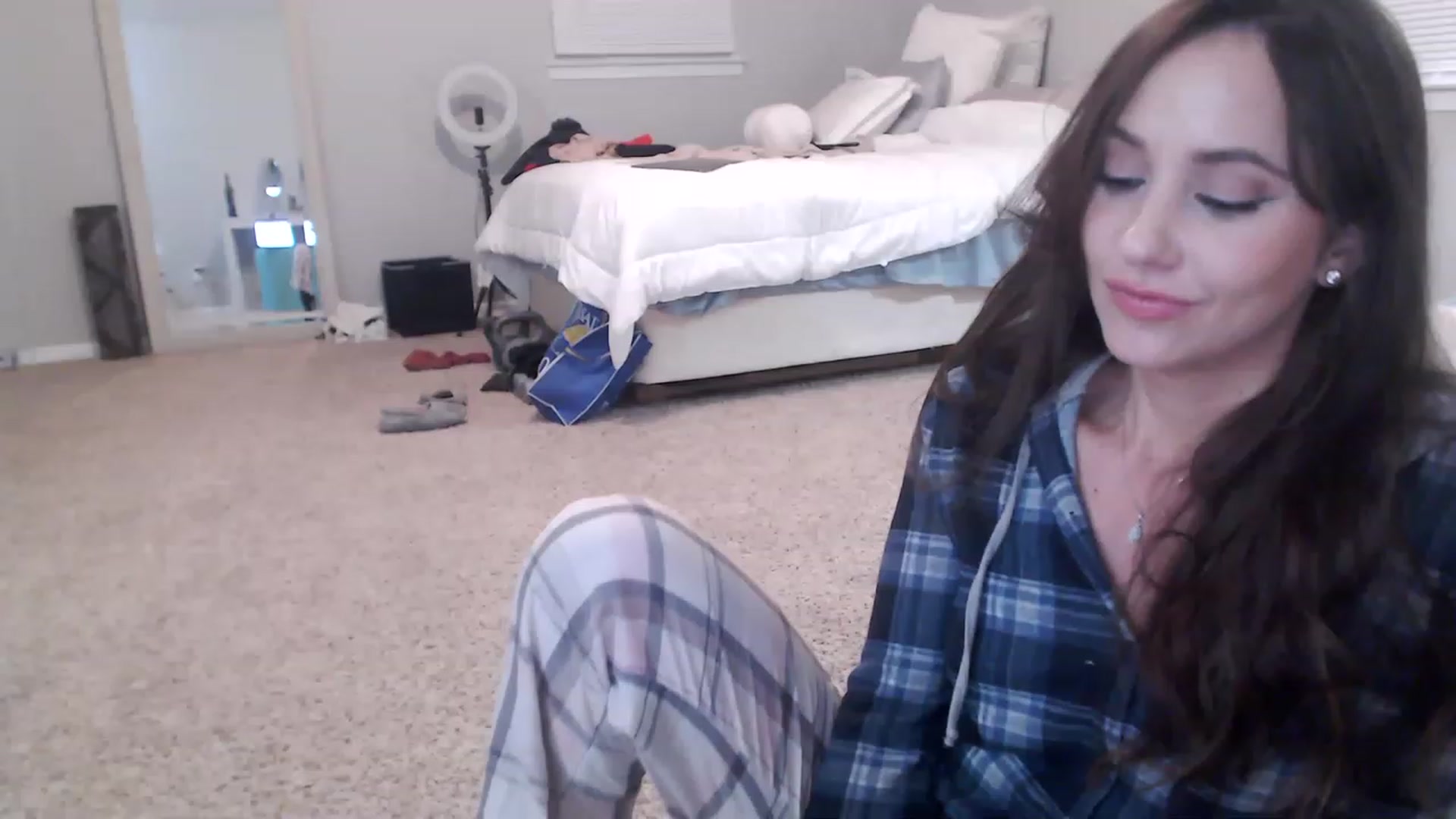 Gallery image thumbnail from Lust_4_Life's myfreecams stream on, 11/18/2022, 13:39 image 1 of 20