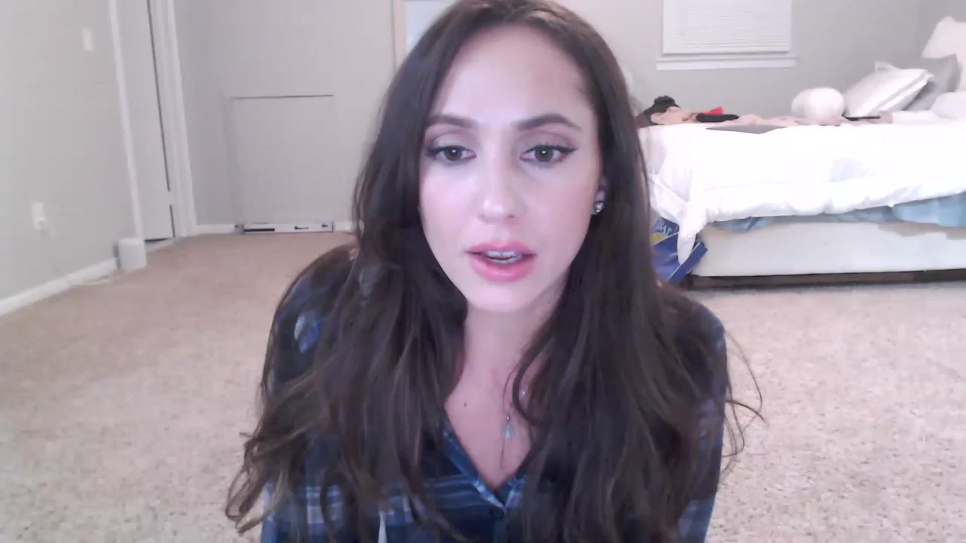 Gallery image thumbnail from Lust_4_Life's myfreecams stream on, 11/18/2022, 13:39 image 10 of 20