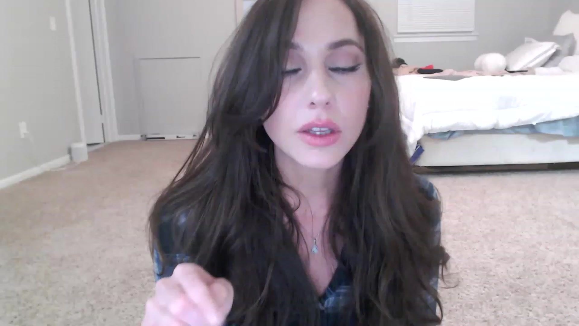 Gallery image thumbnail from Lust_4_Life's myfreecams stream on, 11/18/2022, 13:39 image 9 of 20