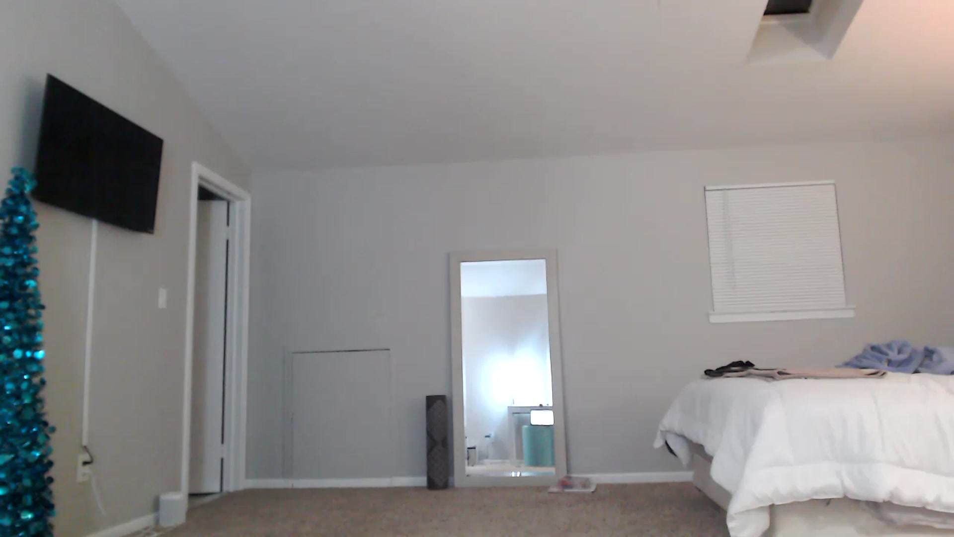Gallery image thumbnail from Lust_4_Life's myfreecams stream on, 12/03/2022, 24:12 image 8 of 20