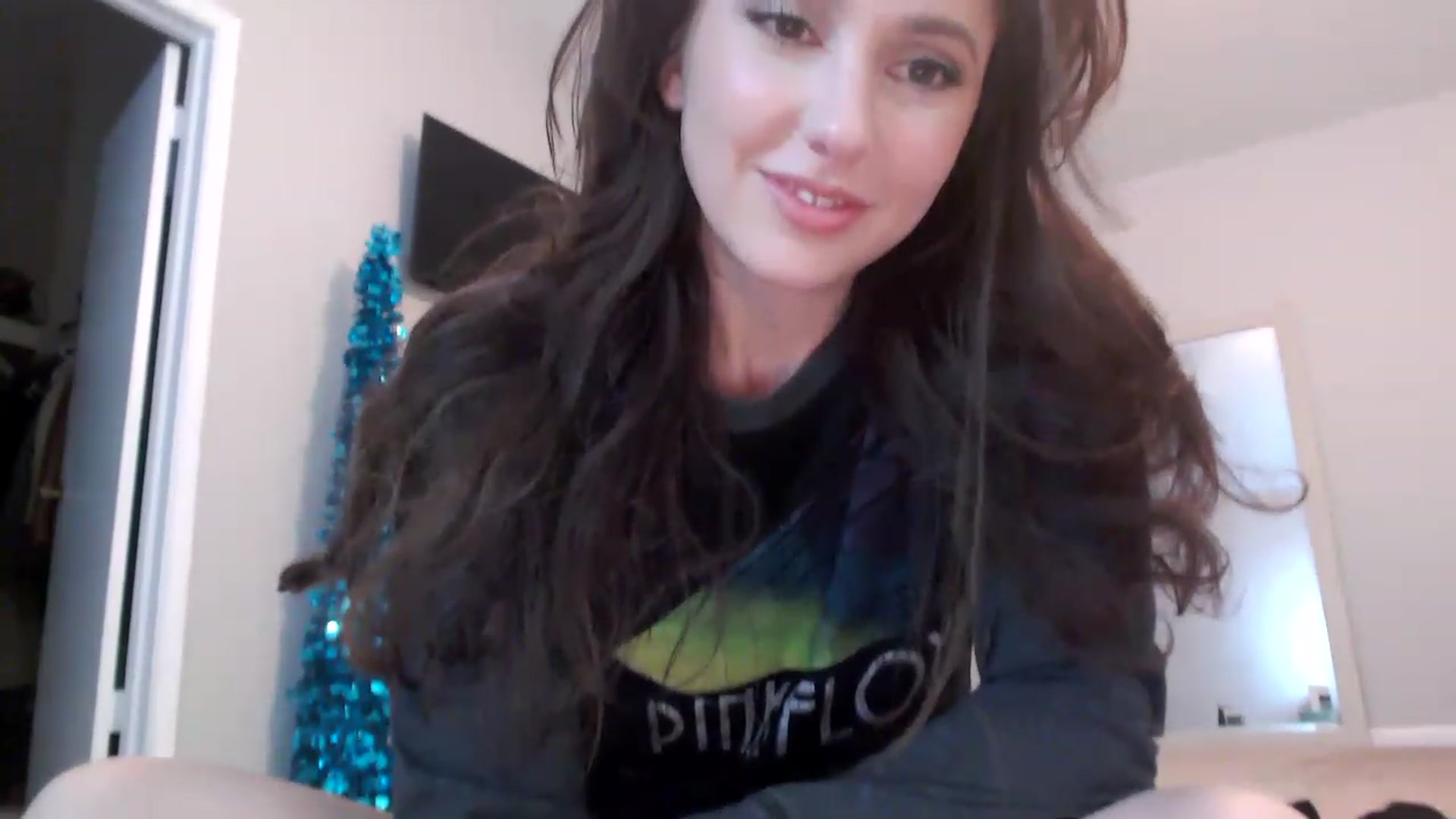 Gallery image thumbnail from Lust_4_Life's myfreecams stream on, 12/04/2022, 01:13 image 19 of 20