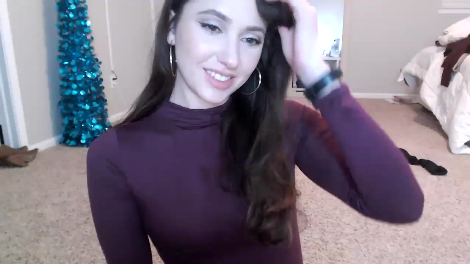 Gallery image thumbnail from Lust_4_Life's myfreecams stream on, 12/04/2022, 01:13 image 13 of 20