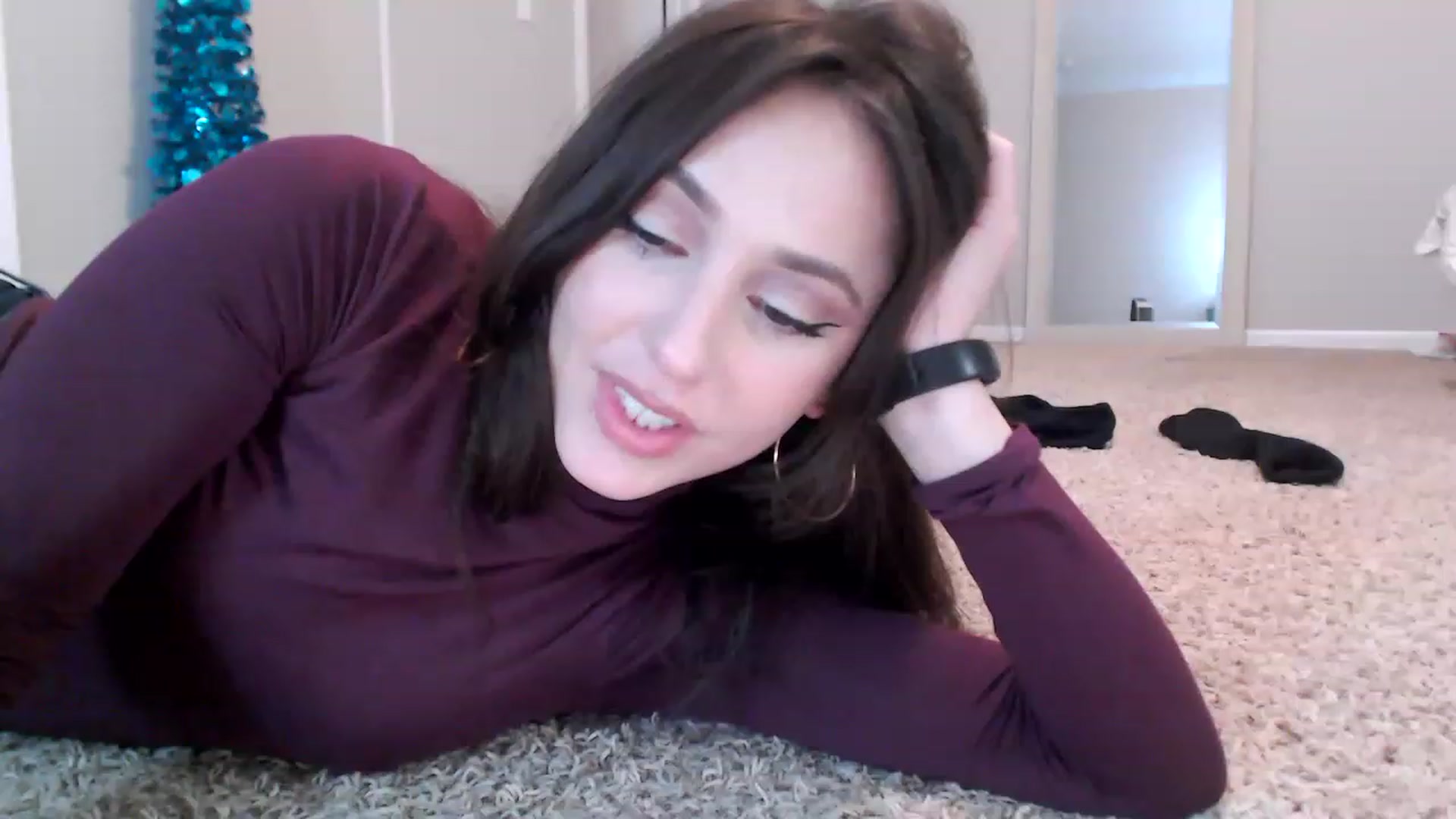 Gallery image thumbnail from Lust_4_Life's myfreecams stream on, 12/04/2022, 01:13 image 6 of 20