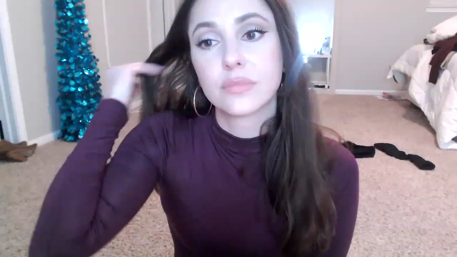 Gallery image thumbnail from Lust_4_Life's myfreecams stream on, 12/04/2022, 01:13 image 12 of 20