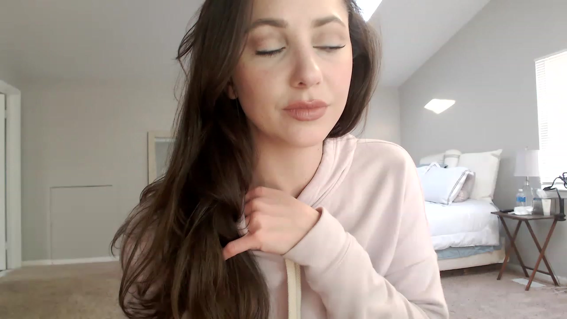 Gallery image thumbnail from Lust_4_Life's myfreecams stream on, 12/04/2022, 22:25 image 1 of 20