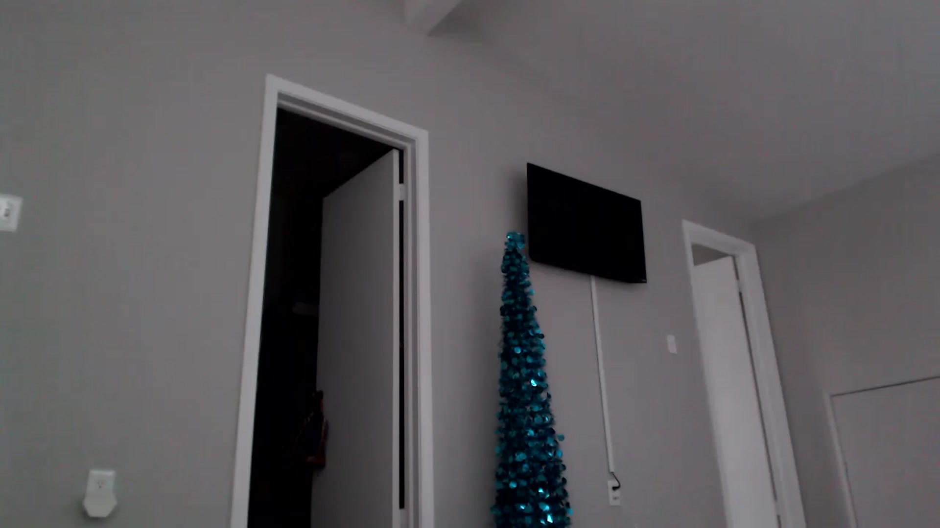 Gallery image thumbnail from Lust_4_Life's myfreecams stream on, 12/04/2022, 22:25 image 15 of 20