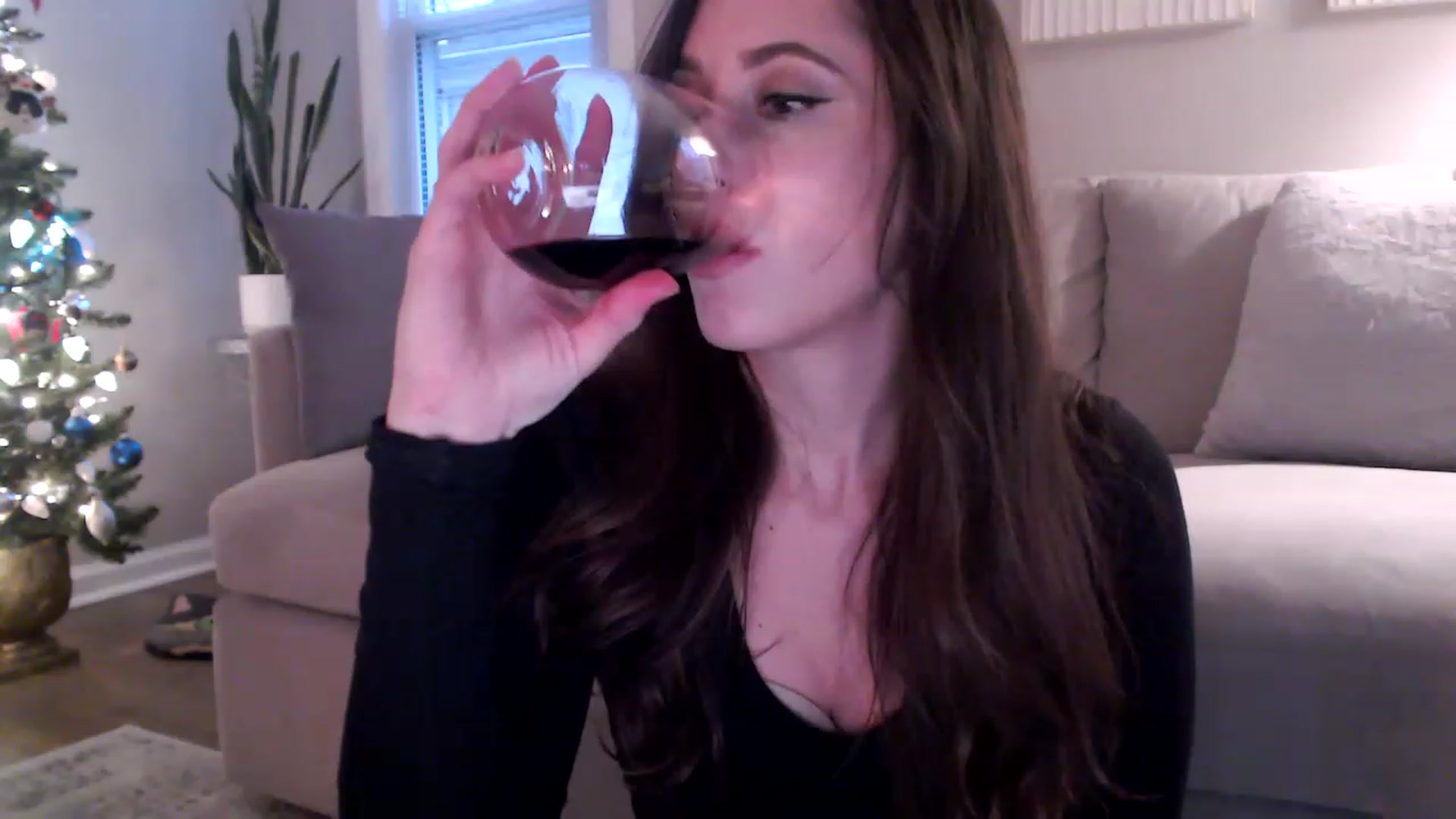 Gallery image thumbnail from Lust_4_Life's myfreecams stream on, 12/06/2022, 21:31 image 13 of 20