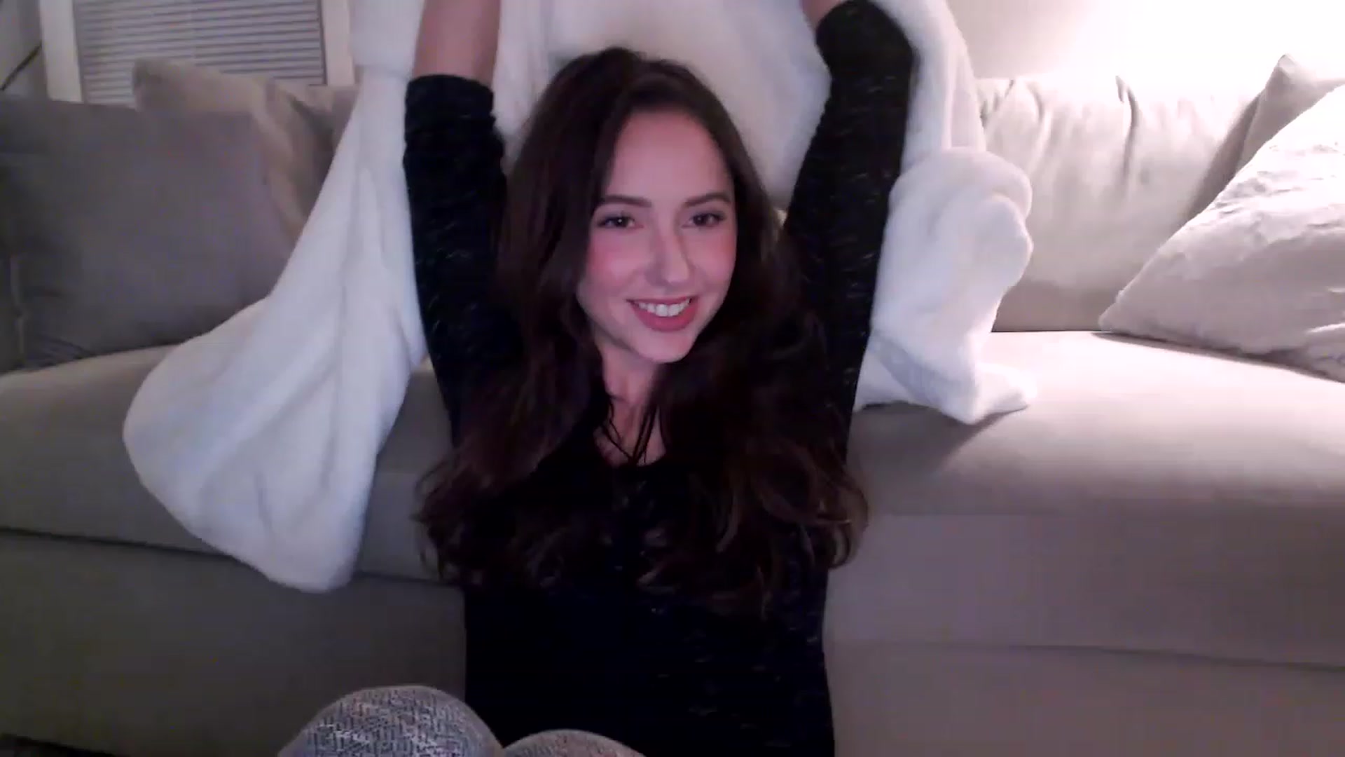 Gallery image thumbnail from Lust_4_Life's myfreecams stream on, 12/10/2022, 23:19 image 6 of 20