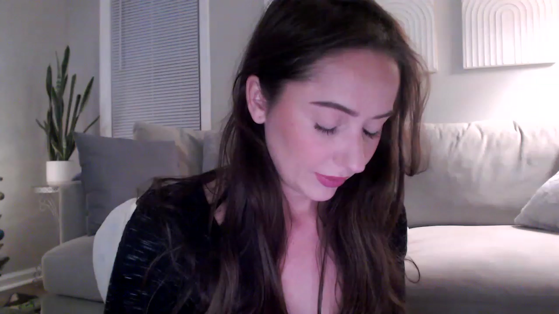 Gallery image thumbnail from Lust_4_Life's myfreecams stream on, 12/10/2022, 23:19 image 4 of 20