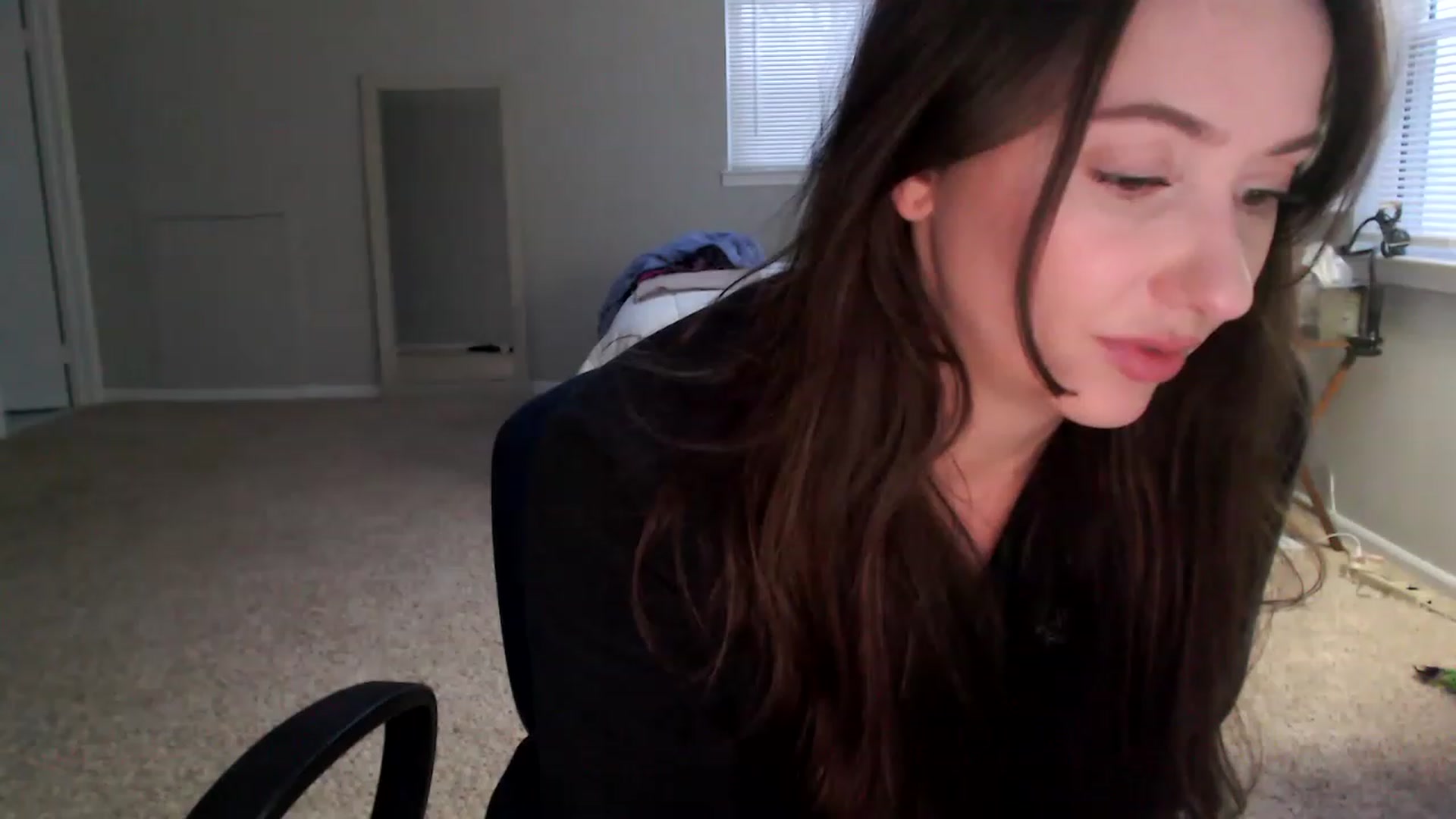 Gallery image thumbnail from Lust_4_Life's myfreecams stream on, 12/23/2022, 22:22 image 8 of 20