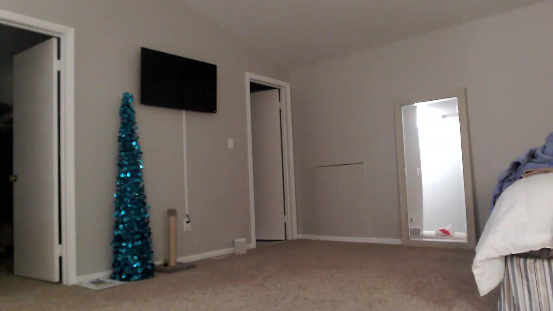 Gallery image thumbnail from Lust_4_Life's myfreecams stream on, 12/31/2022, 01:29 image 15 of 20