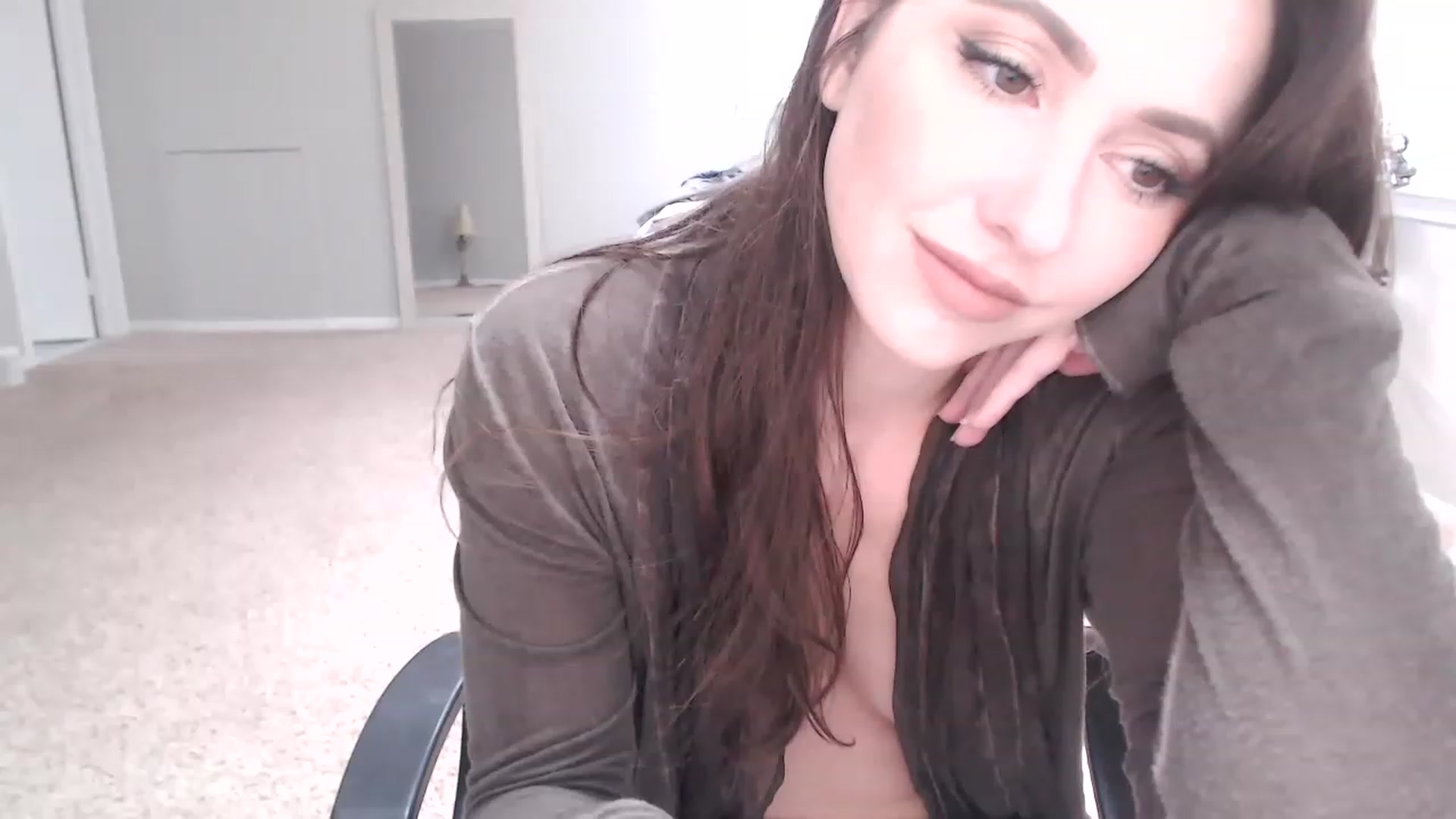 Gallery image thumbnail from Lust_4_Life's myfreecams stream on, 01/03/2023, 16:43 image 11 of 20