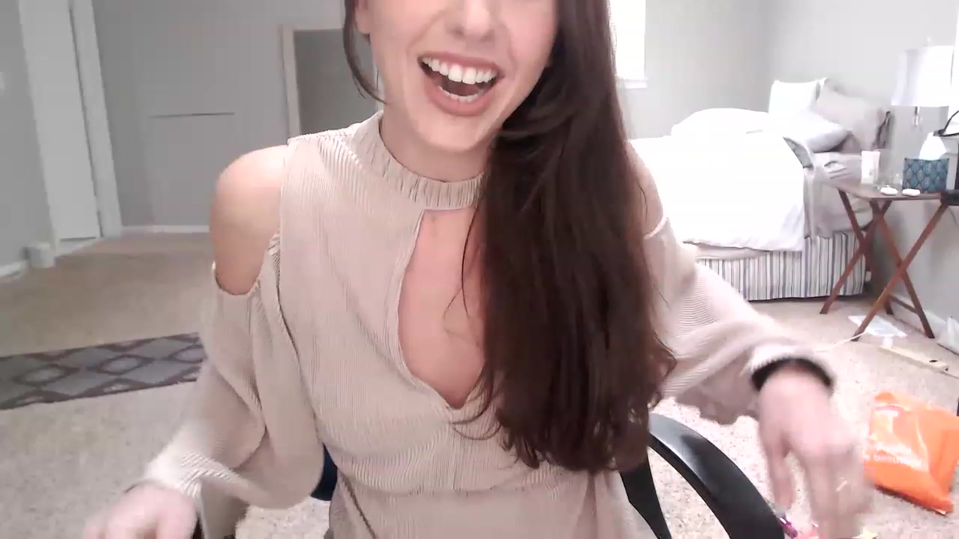Gallery image thumbnail from Lust_4_Life's myfreecams stream on, 01/04/2023, 20:58 image 5 of 20