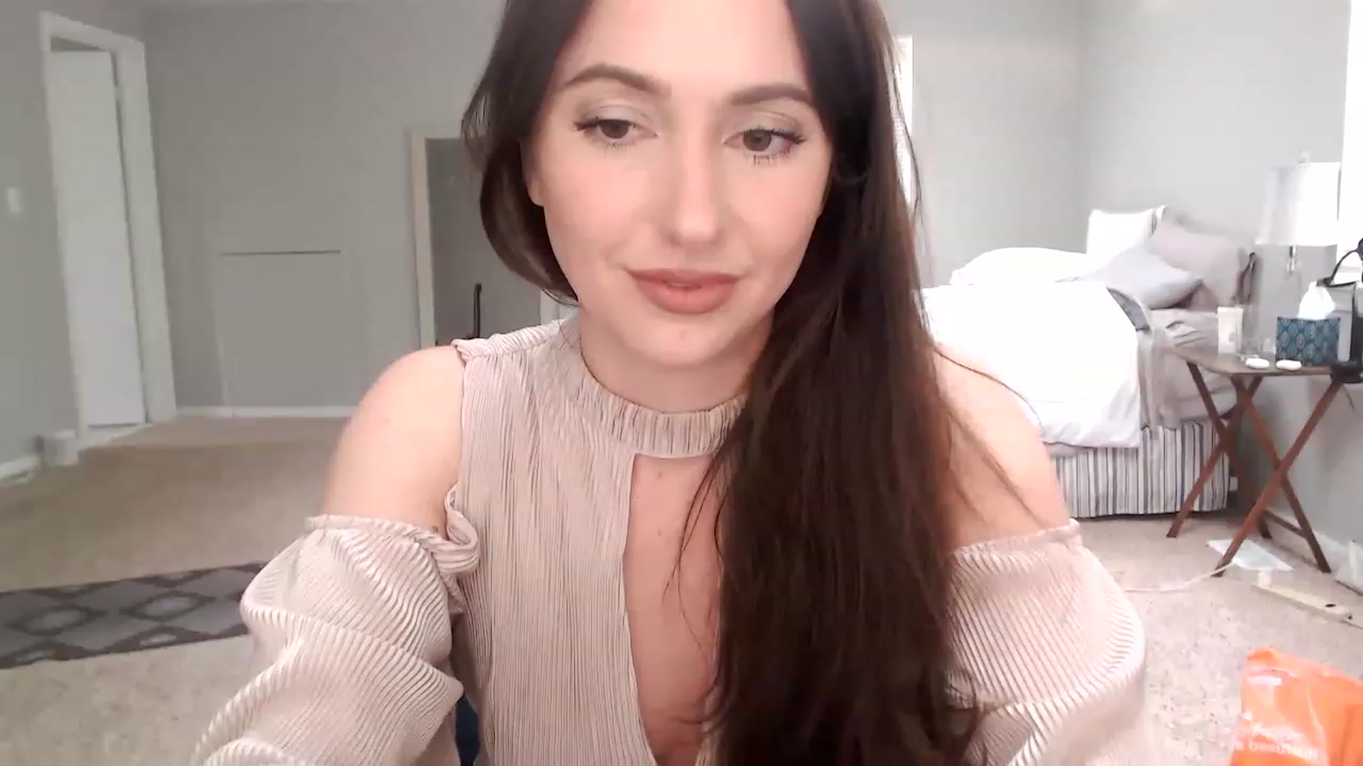 Gallery image thumbnail from Lust_4_Life's myfreecams stream on, 01/04/2023, 20:58 image 7 of 20