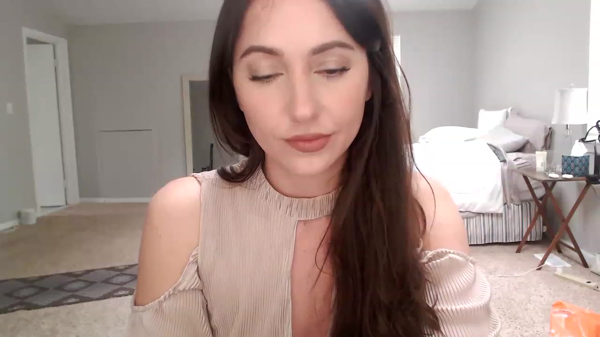 Gallery image thumbnail from Lust_4_Life's myfreecams stream on, 01/04/2023, 20:58 image 4 of 20