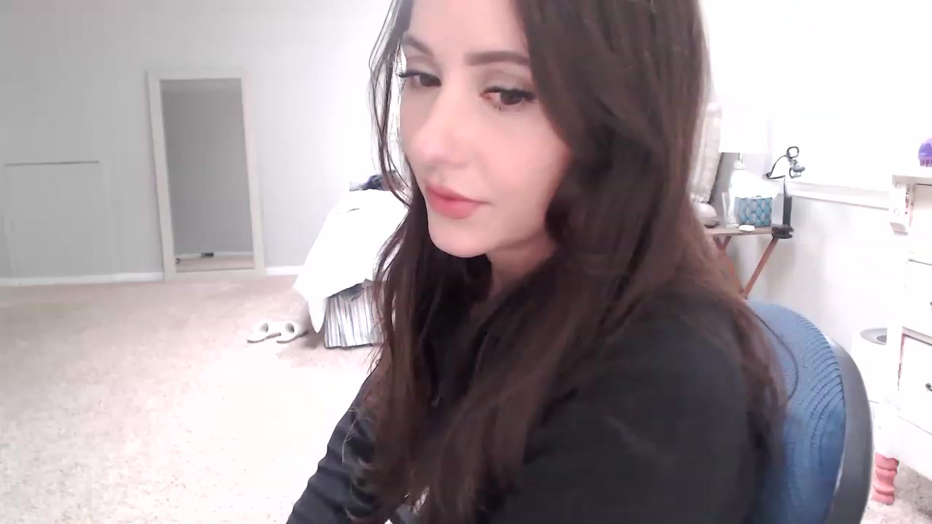 Gallery image thumbnail from Lust_4_Life's myfreecams stream on, 01/05/2023, 17:38 image 5 of 20