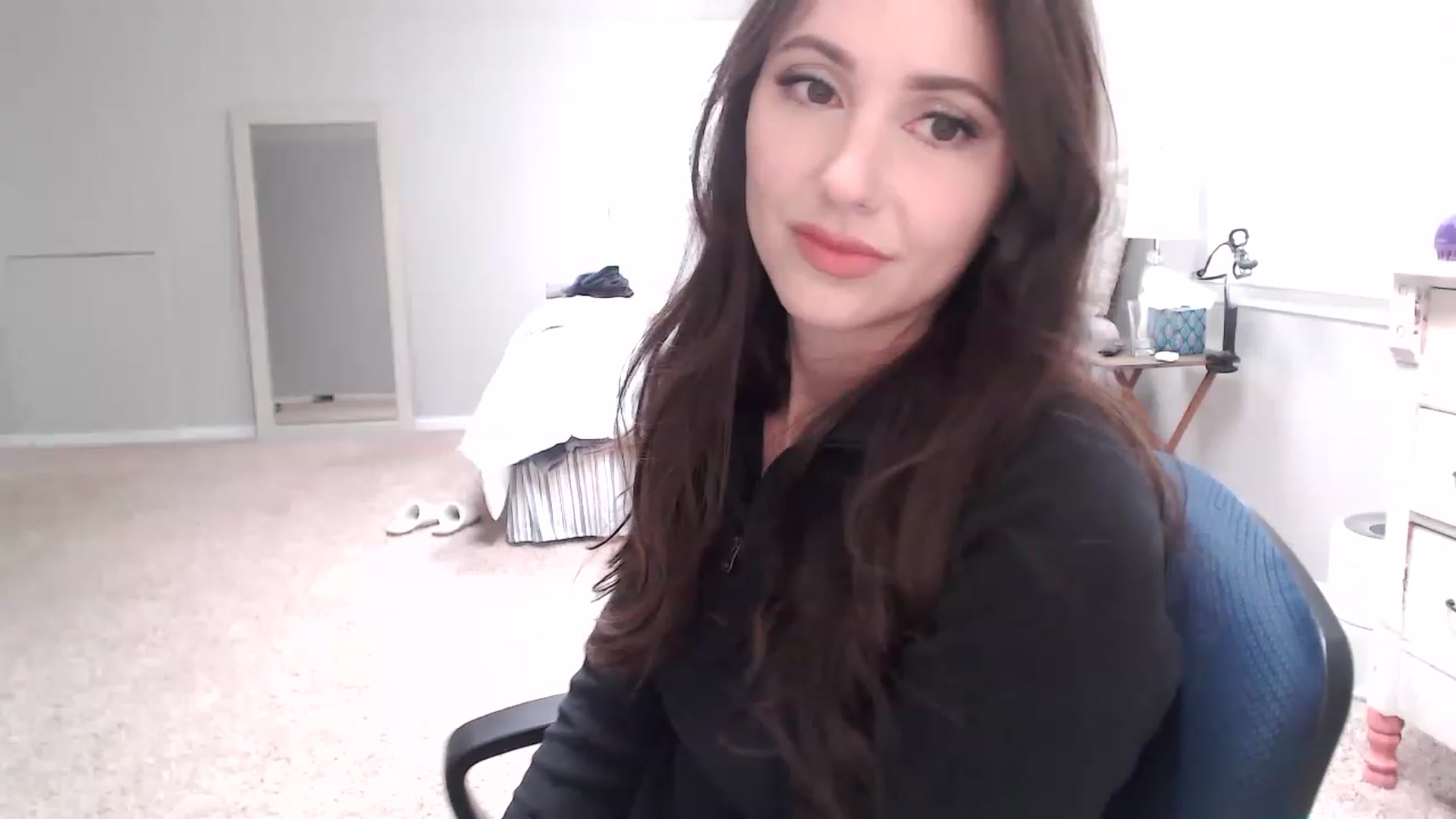 Gallery image thumbnail from Lust_4_Life's myfreecams stream on, 01/05/2023, 17:38 image 4 of 20