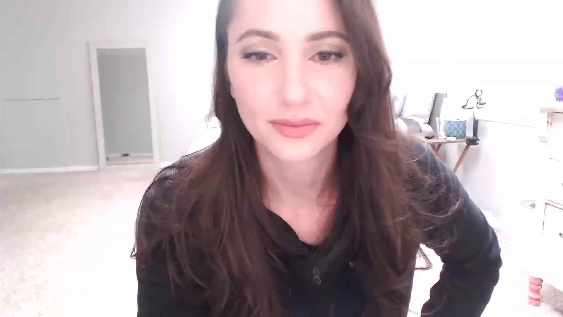 Gallery image thumbnail from Lust_4_Life's myfreecams stream on, 01/05/2023, 17:38 image 15 of 20