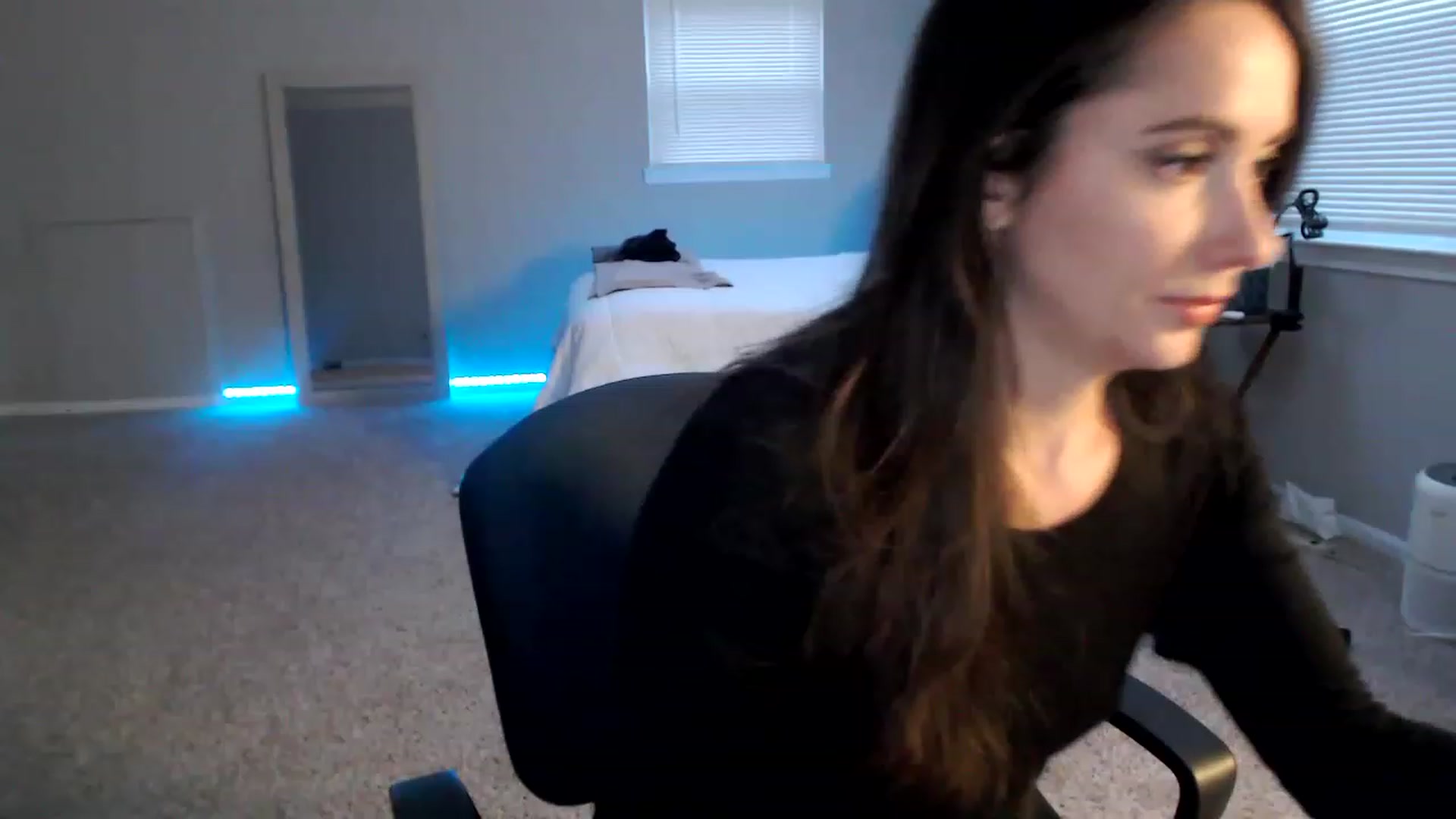 Gallery image thumbnail from Lust_4_Life's myfreecams stream on, 01/05/2023, 22:13 image 18 of 20
