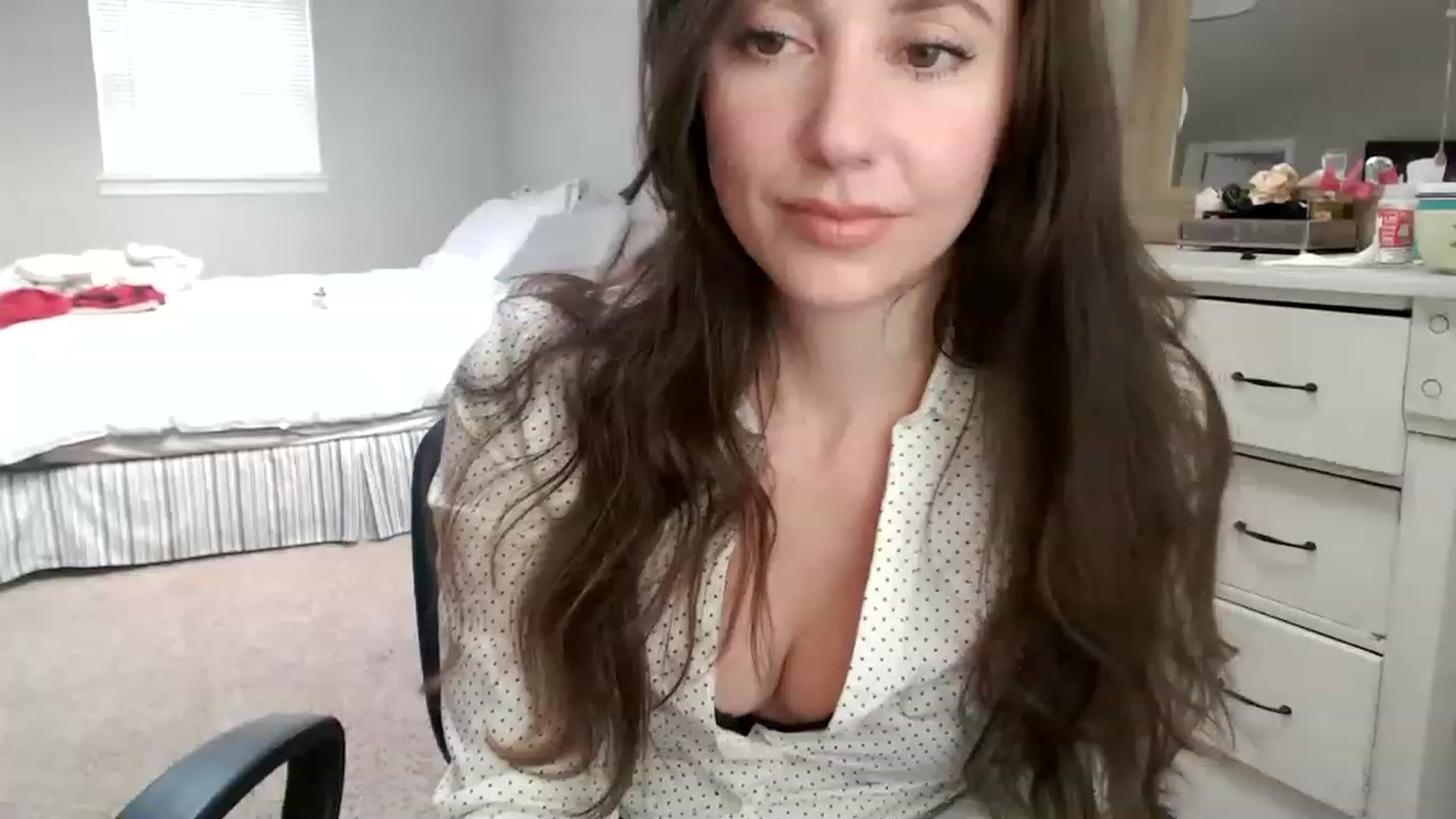 Gallery image thumbnail from Lust_4_Life's myfreecams stream on, 01/10/2023, 17:43 image 15 of 20