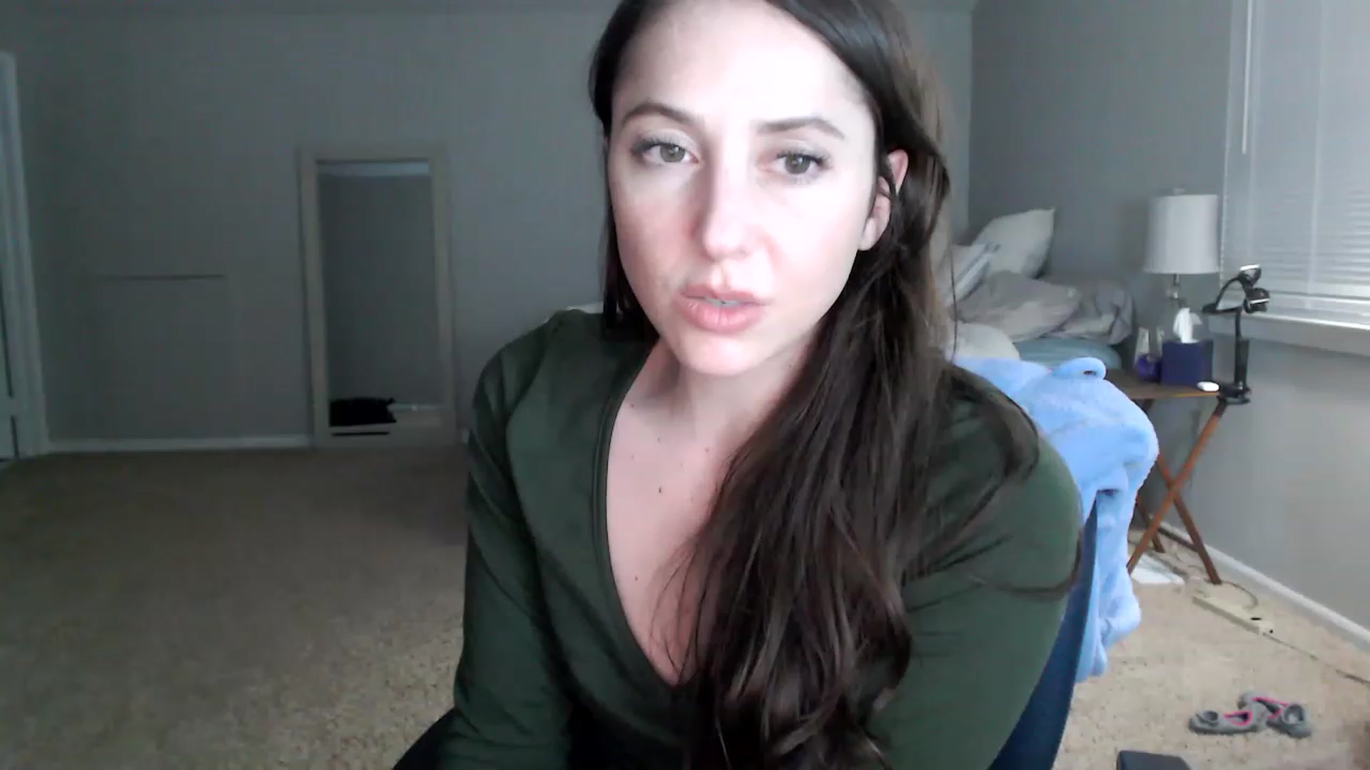Gallery image thumbnail from Lust_4_Life's myfreecams stream on, 01/17/2023, 22:50 image 15 of 20