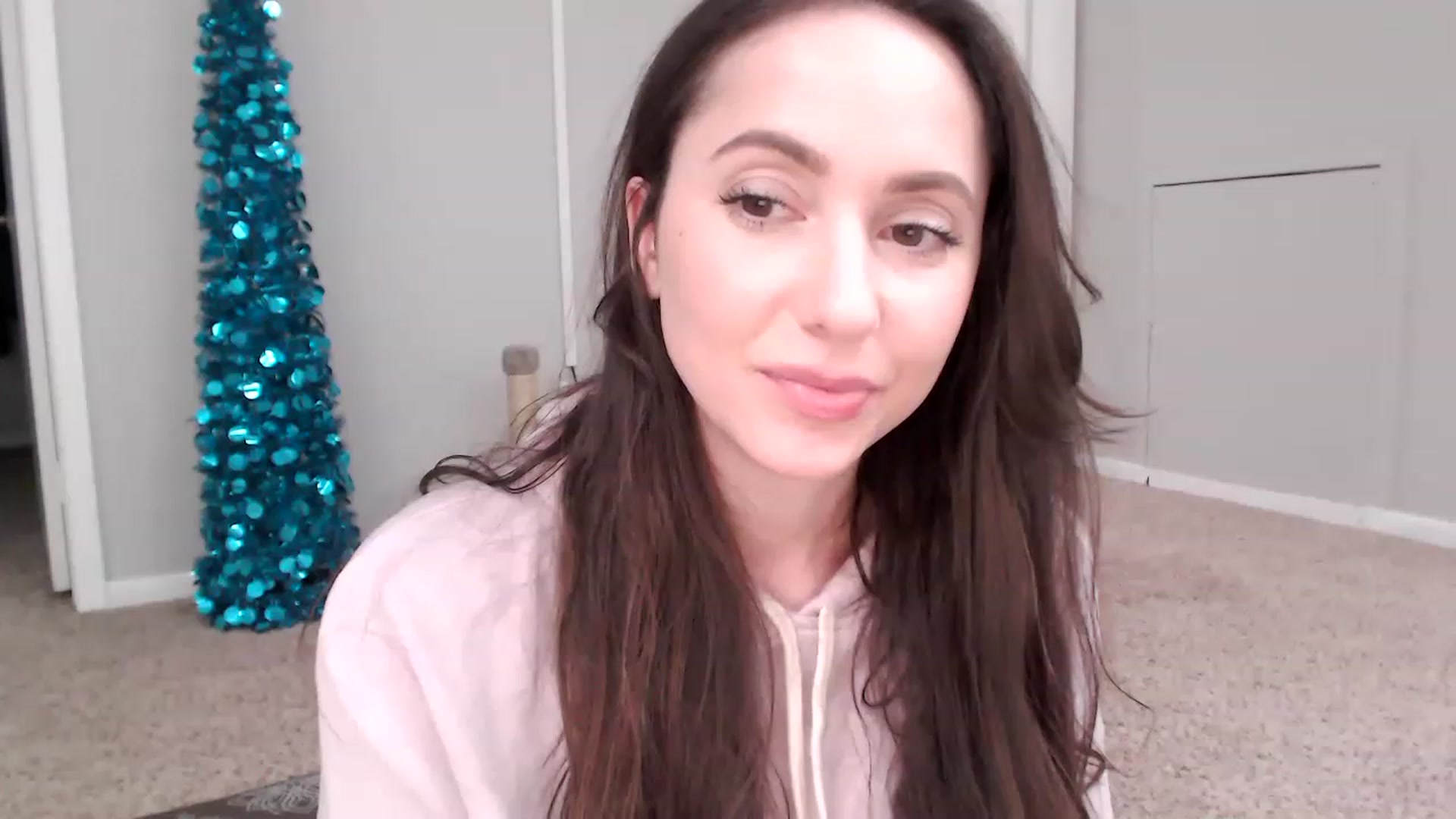 Gallery image thumbnail from Lust_4_Life's myfreecams stream on, 01/29/2023, 21:39 image 12 of 20