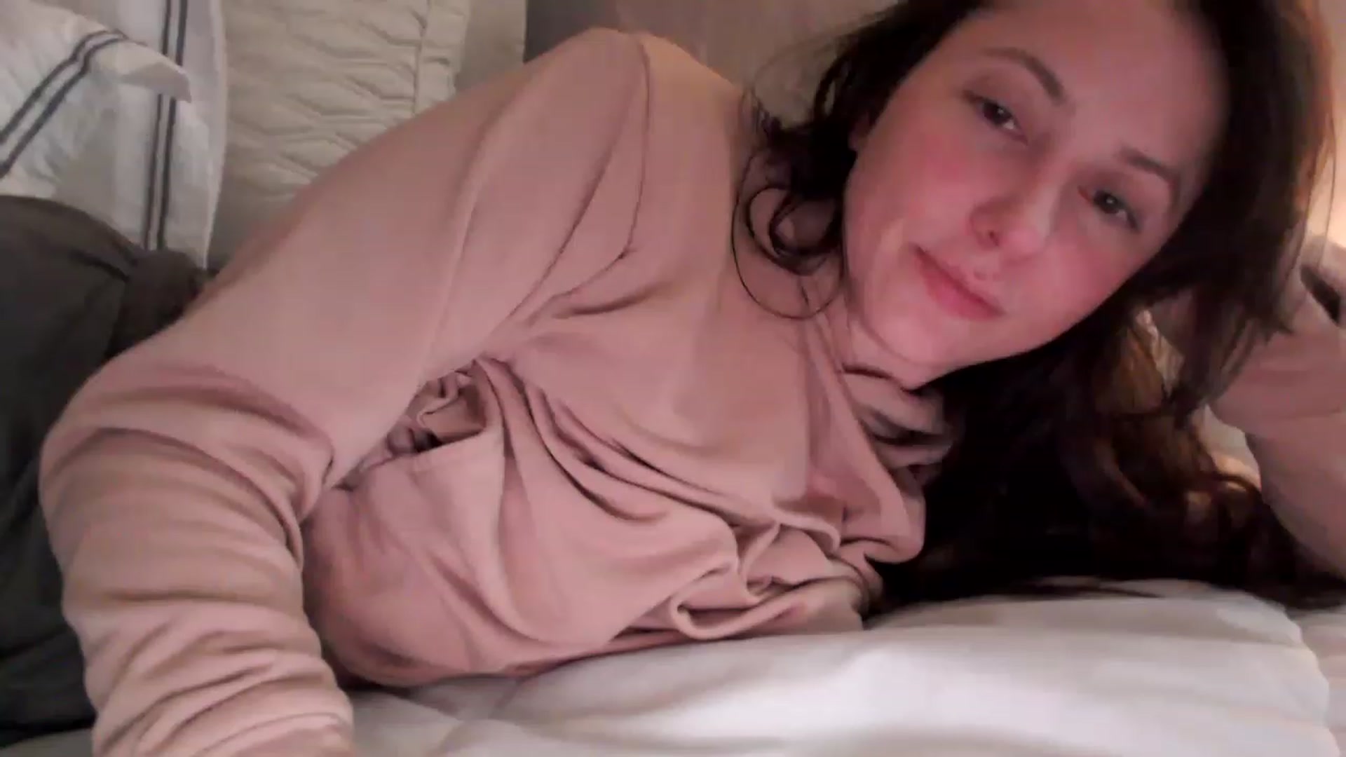 Gallery image thumbnail from Lust_4_Life's myfreecams stream on, 02/06/2023, 24:32 image 15 of 20