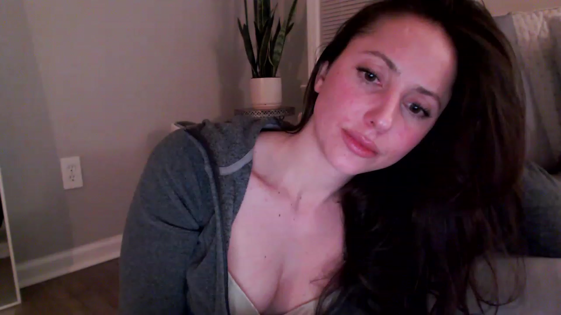Gallery image thumbnail from Lust_4_Life's myfreecams stream on, 02/12/2023, 24:08 image 17 of 20