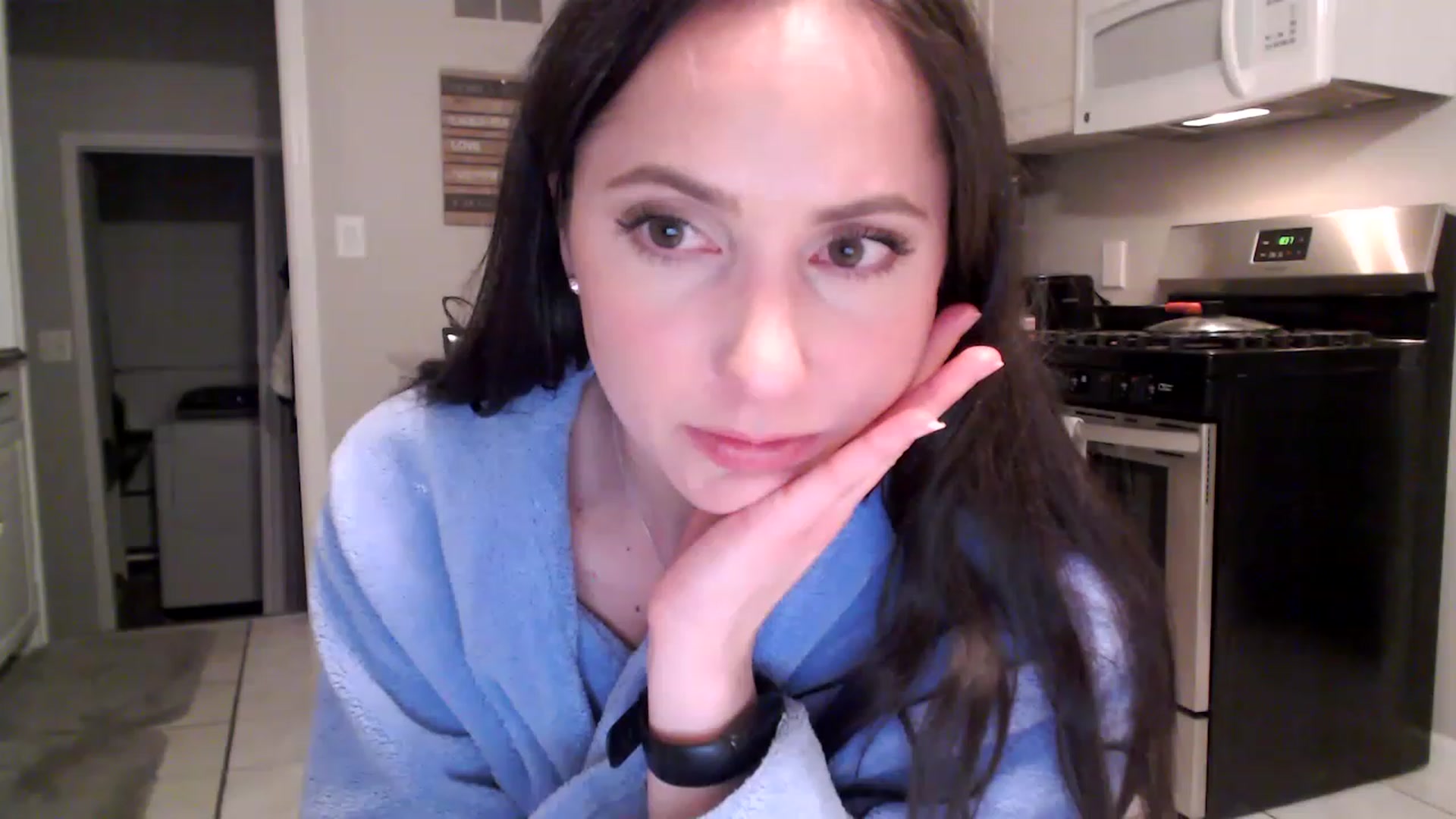 Gallery image thumbnail from Lust_4_Life's myfreecams stream on, 03/22/2023, 01:18 image 4 of 20