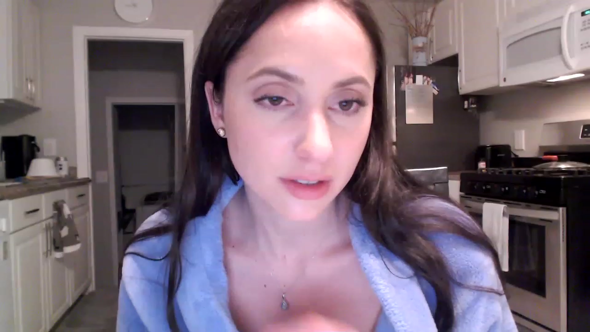 Gallery image thumbnail from Lust_4_Life's myfreecams stream on, 03/22/2023, 01:18 image 12 of 20