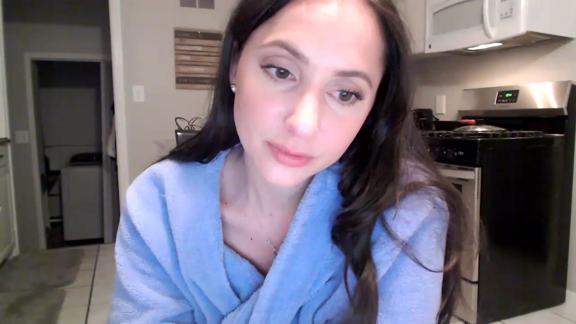 Gallery image thumbnail from Lust_4_Life's myfreecams stream on, 03/22/2023, 01:18 image 7 of 20