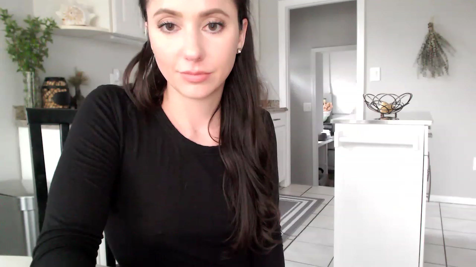 Gallery image thumbnail from Lust_4_Life's myfreecams stream on, 04/18/2023, 23:20 image 14 of 20