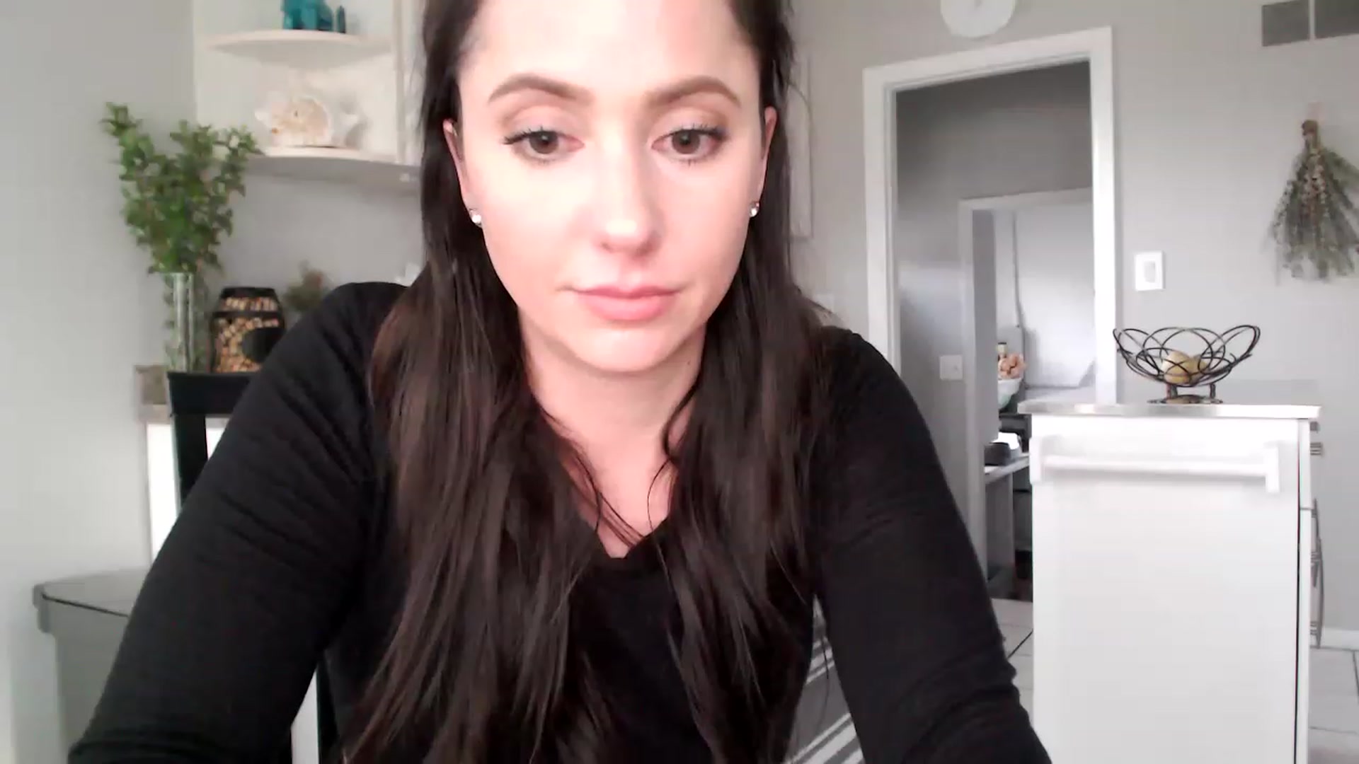 Gallery image thumbnail from Lust_4_Life's myfreecams stream on, 04/18/2023, 23:20 image 18 of 20