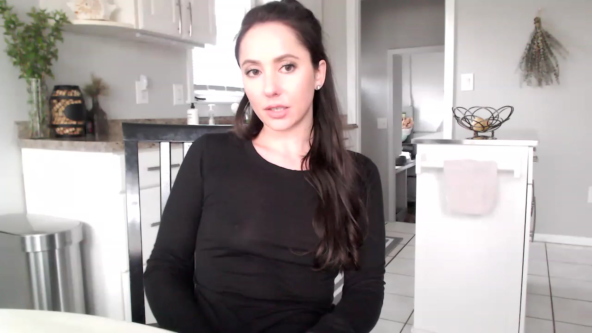 Gallery image thumbnail from Lust_4_Life's myfreecams stream on, 04/18/2023, 23:20 image 10 of 20