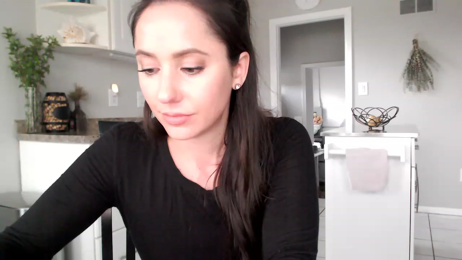 Gallery image thumbnail from Lust_4_Life's myfreecams stream on, 04/18/2023, 23:20 image 8 of 20