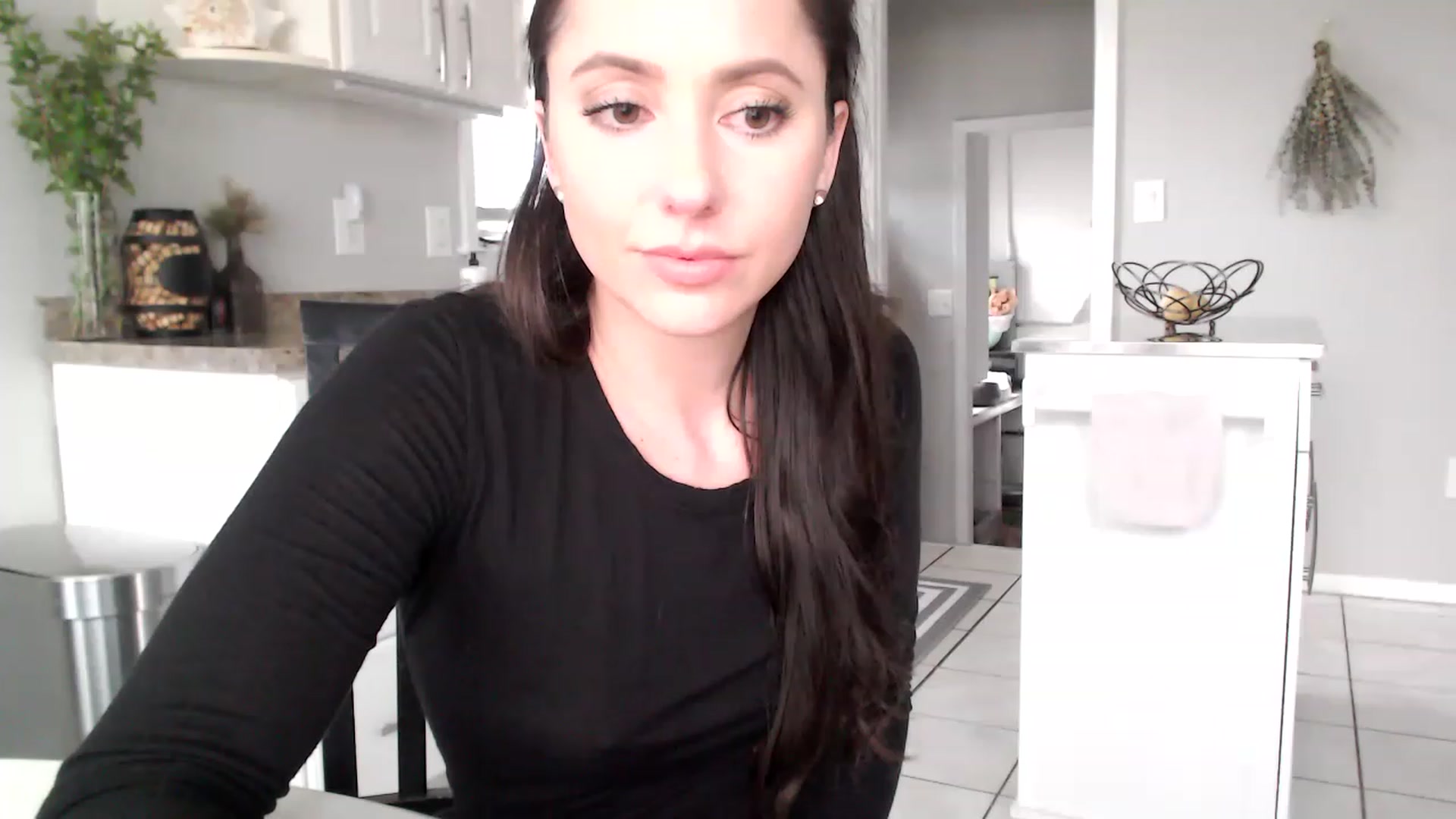 Gallery image thumbnail from Lust_4_Life's myfreecams stream on, 04/18/2023, 23:20 image 12 of 20