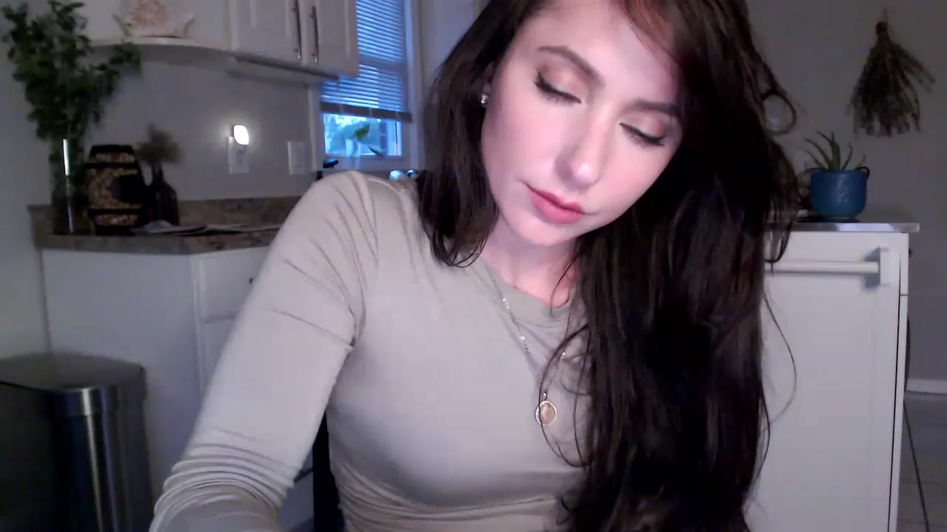 Gallery image thumbnail from Lust_4_Life's myfreecams stream on, 04/26/2023, 24:41 image 16 of 20