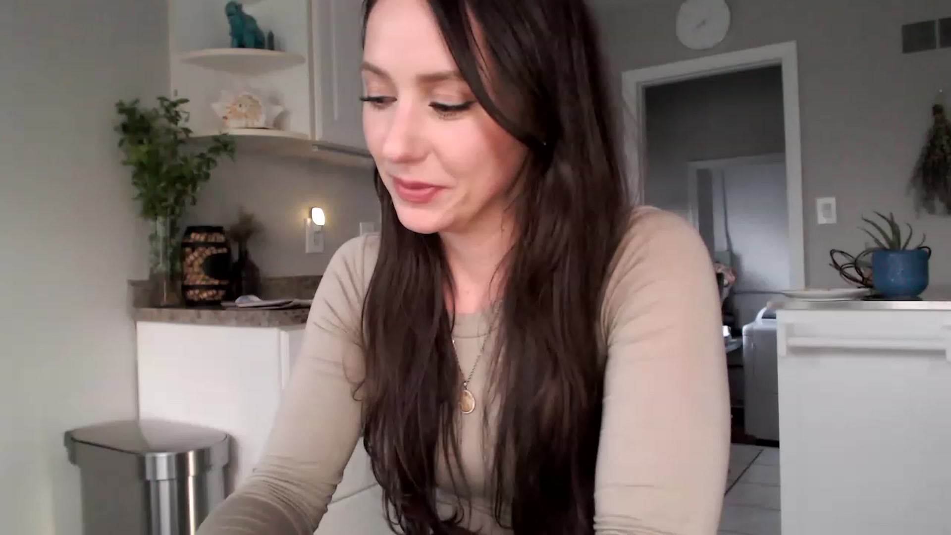 Gallery image thumbnail from Lust_4_Life's myfreecams stream on, 04/26/2023, 24:41 image 7 of 20