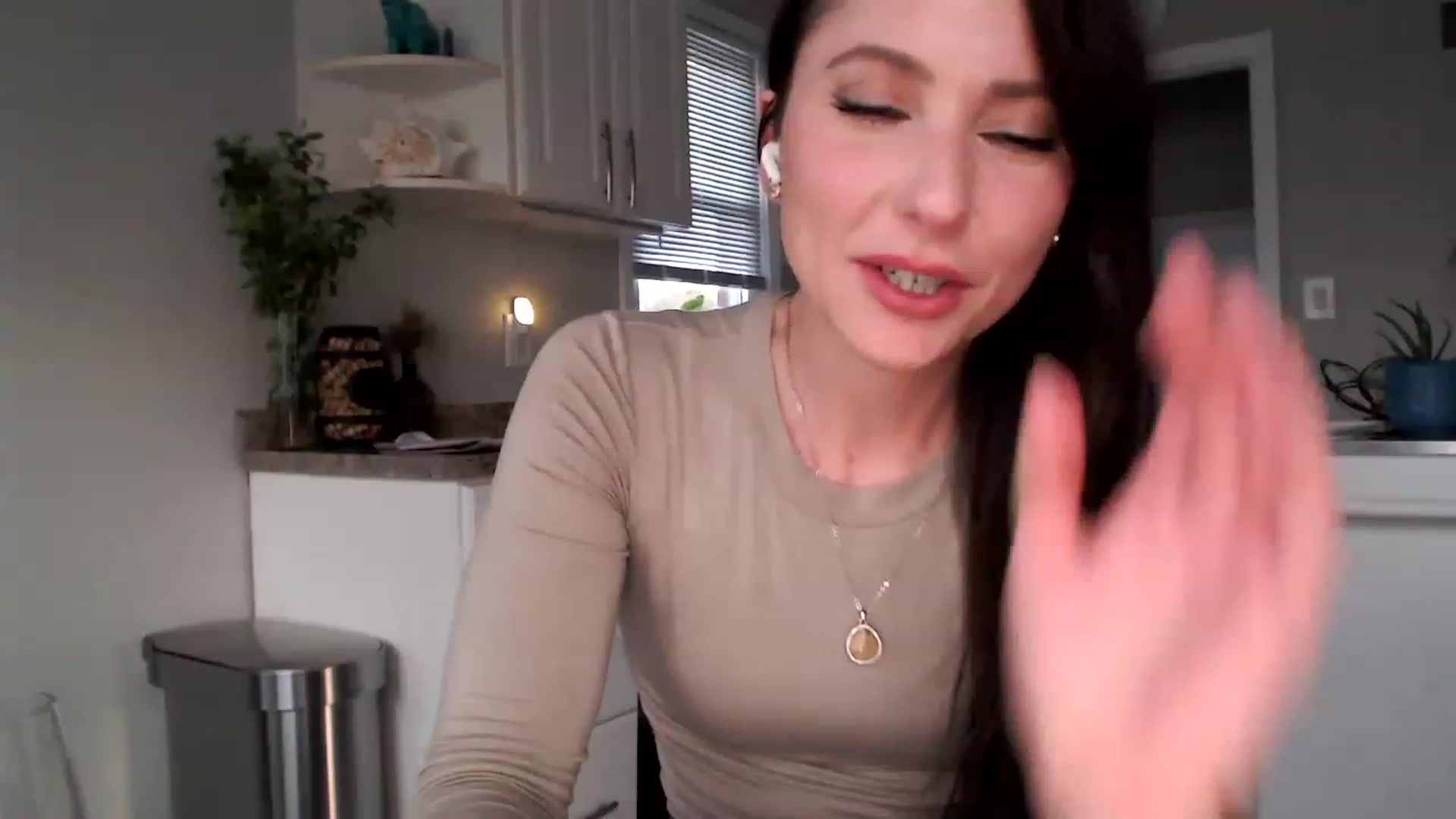 Gallery image thumbnail from Lust_4_Life's myfreecams stream on, 04/26/2023, 24:41 image 10 of 20
