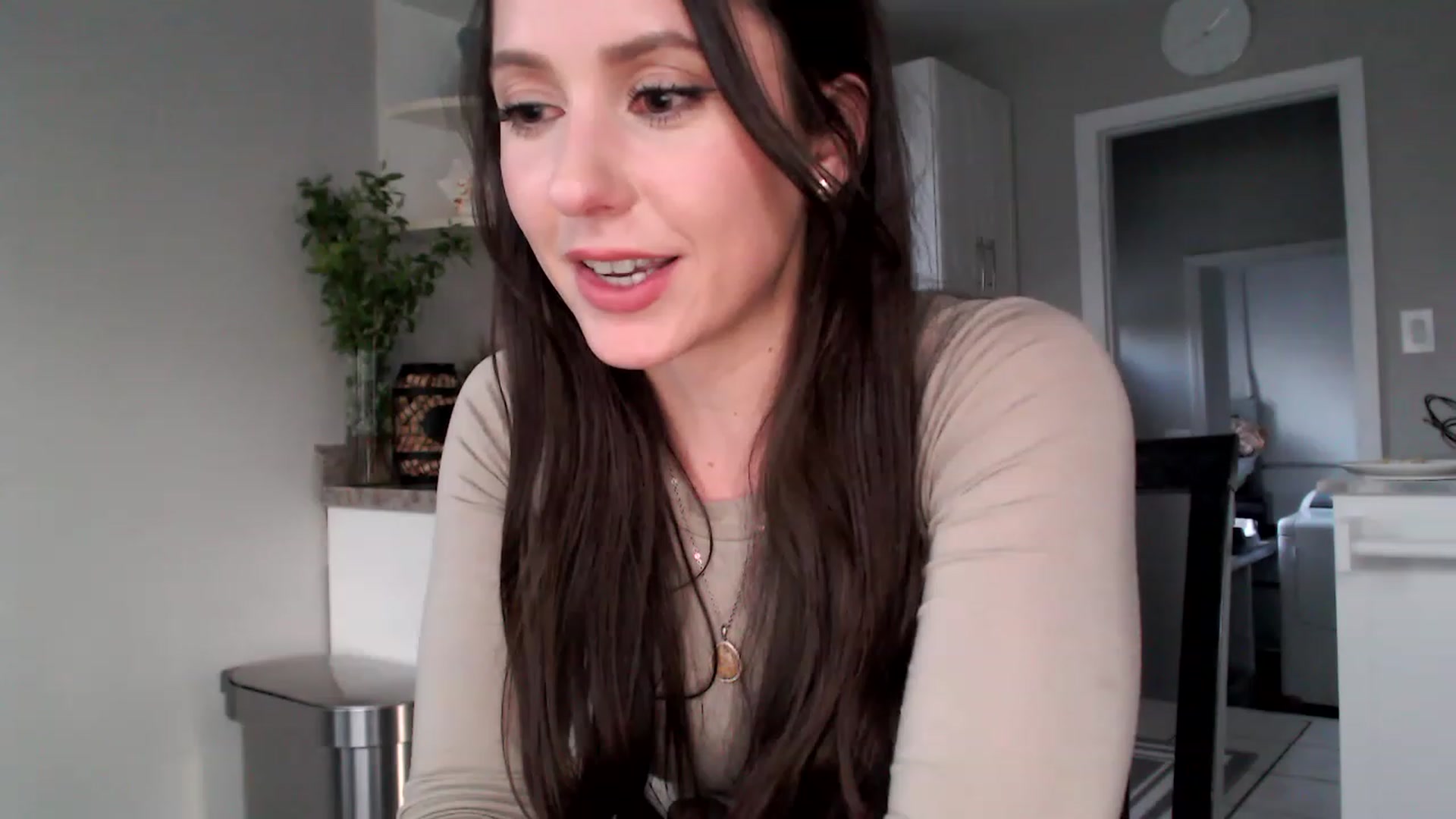 Gallery image thumbnail from Lust_4_Life's myfreecams stream on, 04/26/2023, 24:41 image 8 of 20