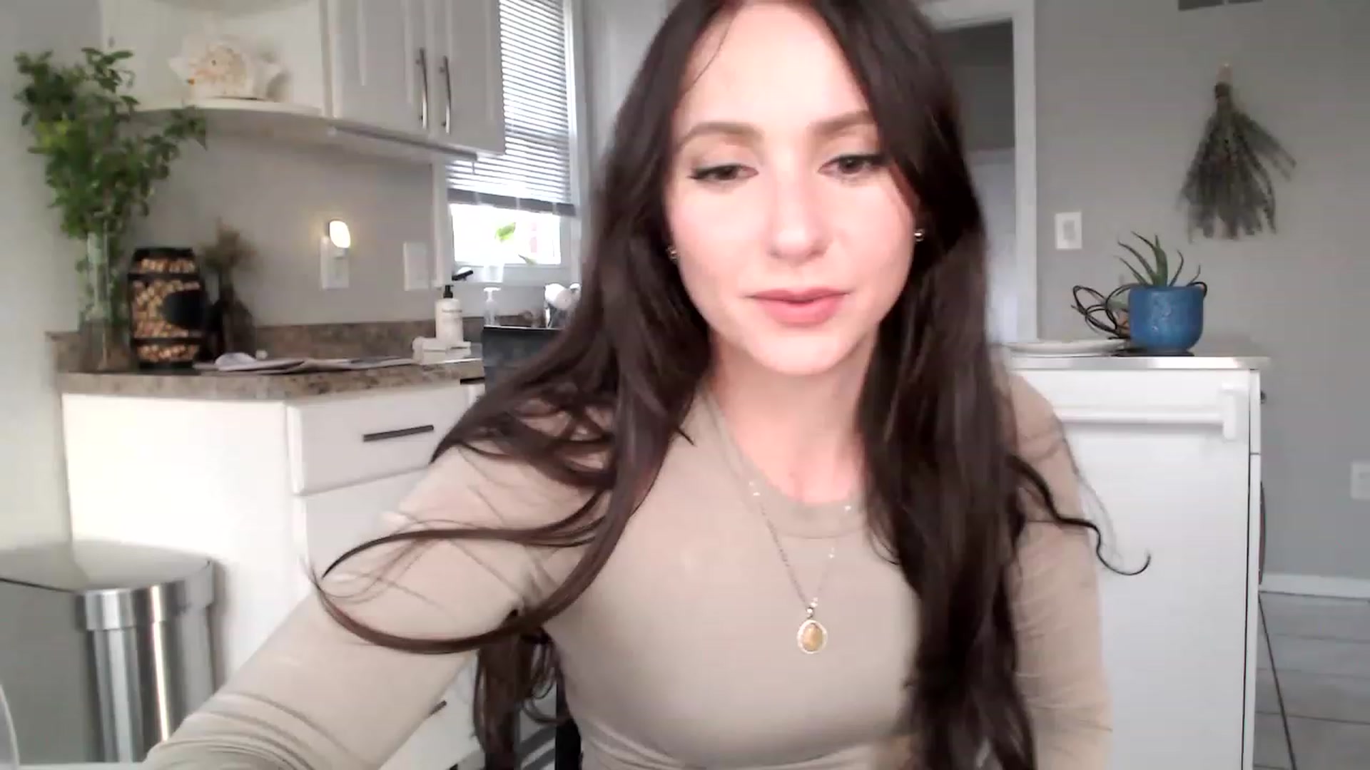 Gallery image thumbnail from Lust_4_Life's myfreecams stream on, 04/26/2023, 24:41 image 2 of 20