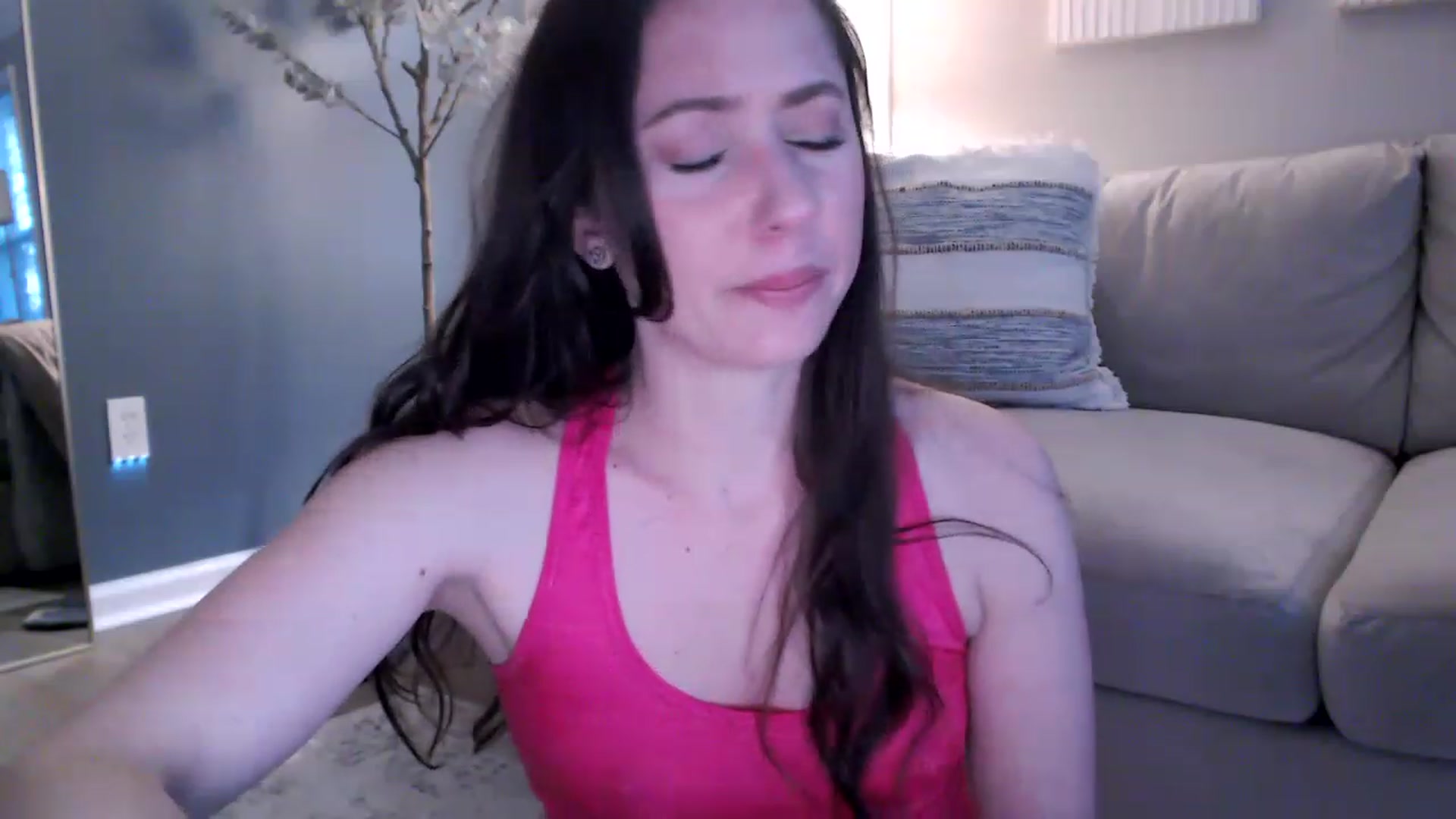 Gallery image thumbnail from Lust_4_Life's myfreecams stream on, 05/06/2023, 24:52 image 18 of 20