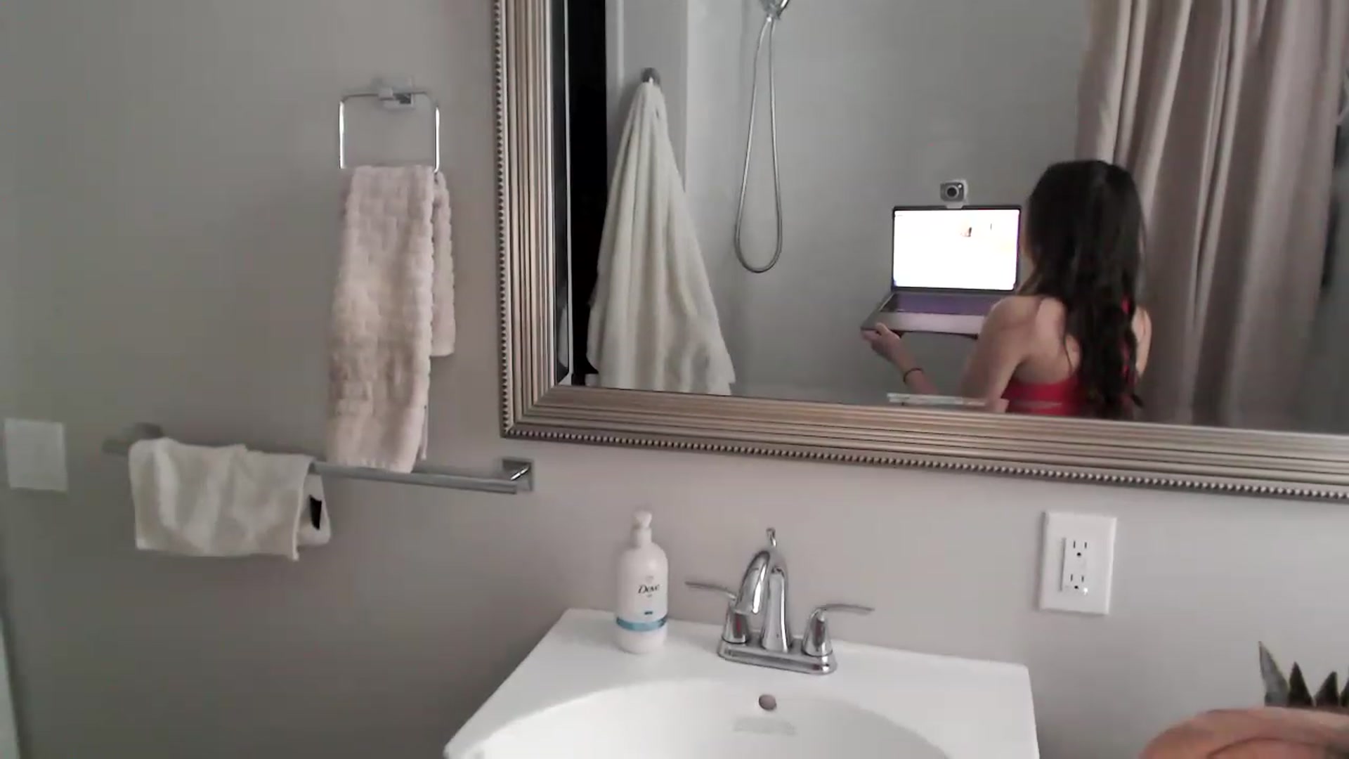 Gallery image thumbnail from Lust_4_Life's myfreecams stream on, 05/06/2023, 24:52 image 10 of 20