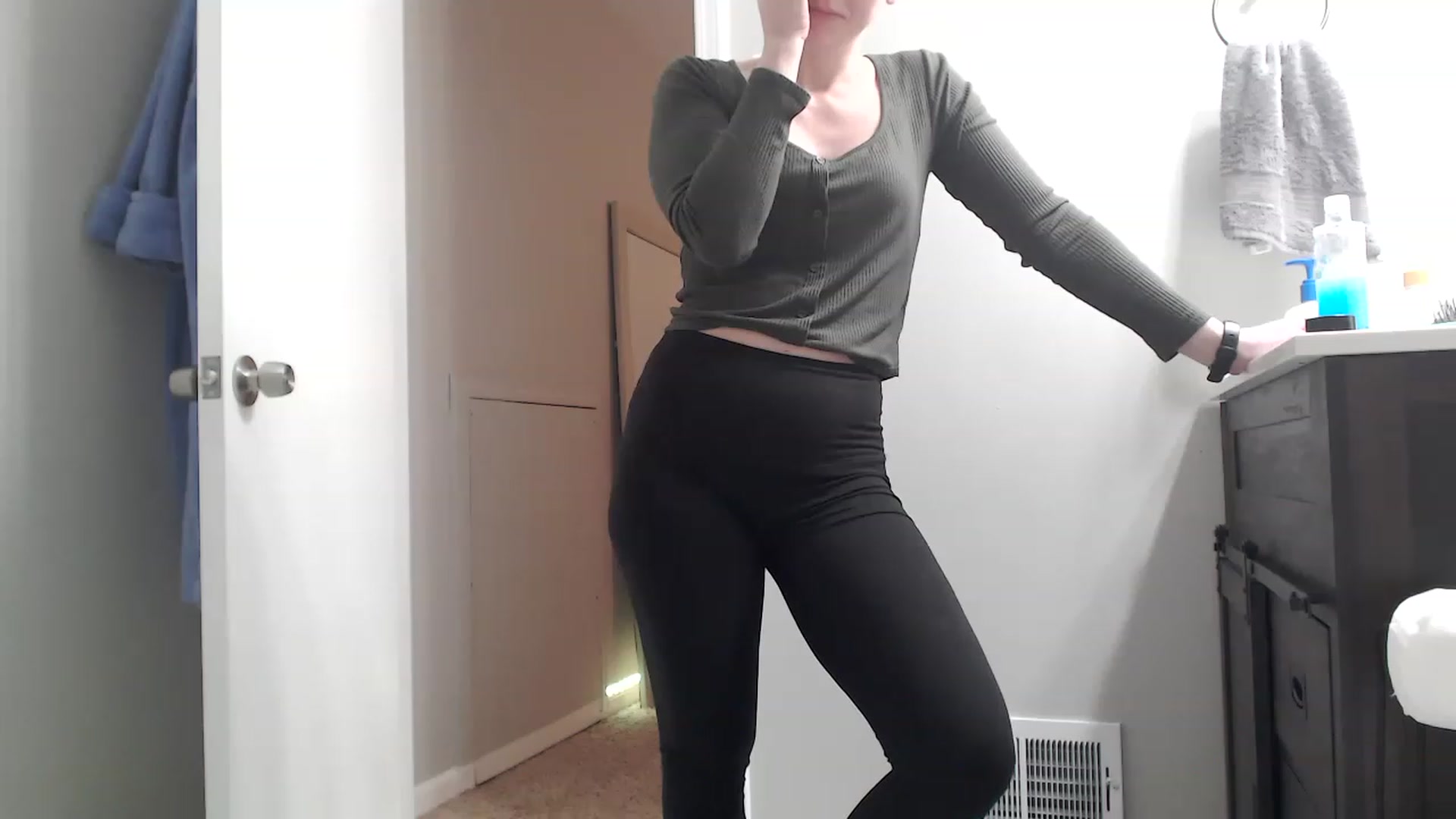 Gallery image thumbnail from Lust_4_Life's myfreecams stream on, 05/14/2023, 02:32 image 15 of 20