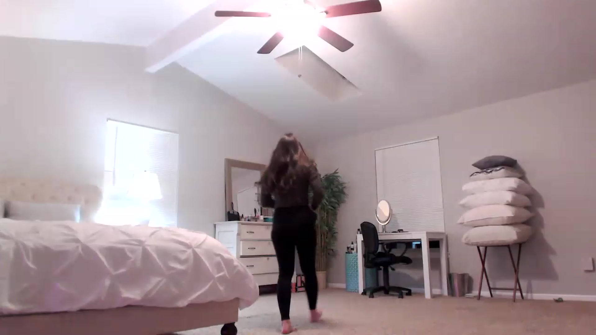Gallery image thumbnail from Lust_4_Life's myfreecams stream on, 05/14/2023, 02:32 image 3 of 20