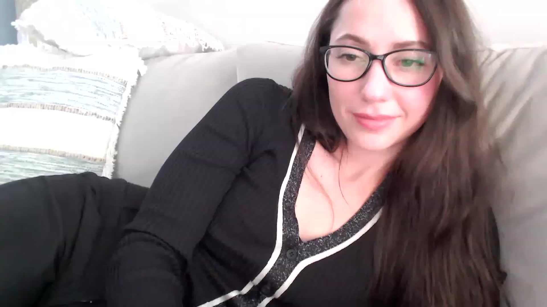 Gallery image thumbnail from Lust_4_Life's myfreecams stream on, 05/17/2023, 22:50 image 19 of 20