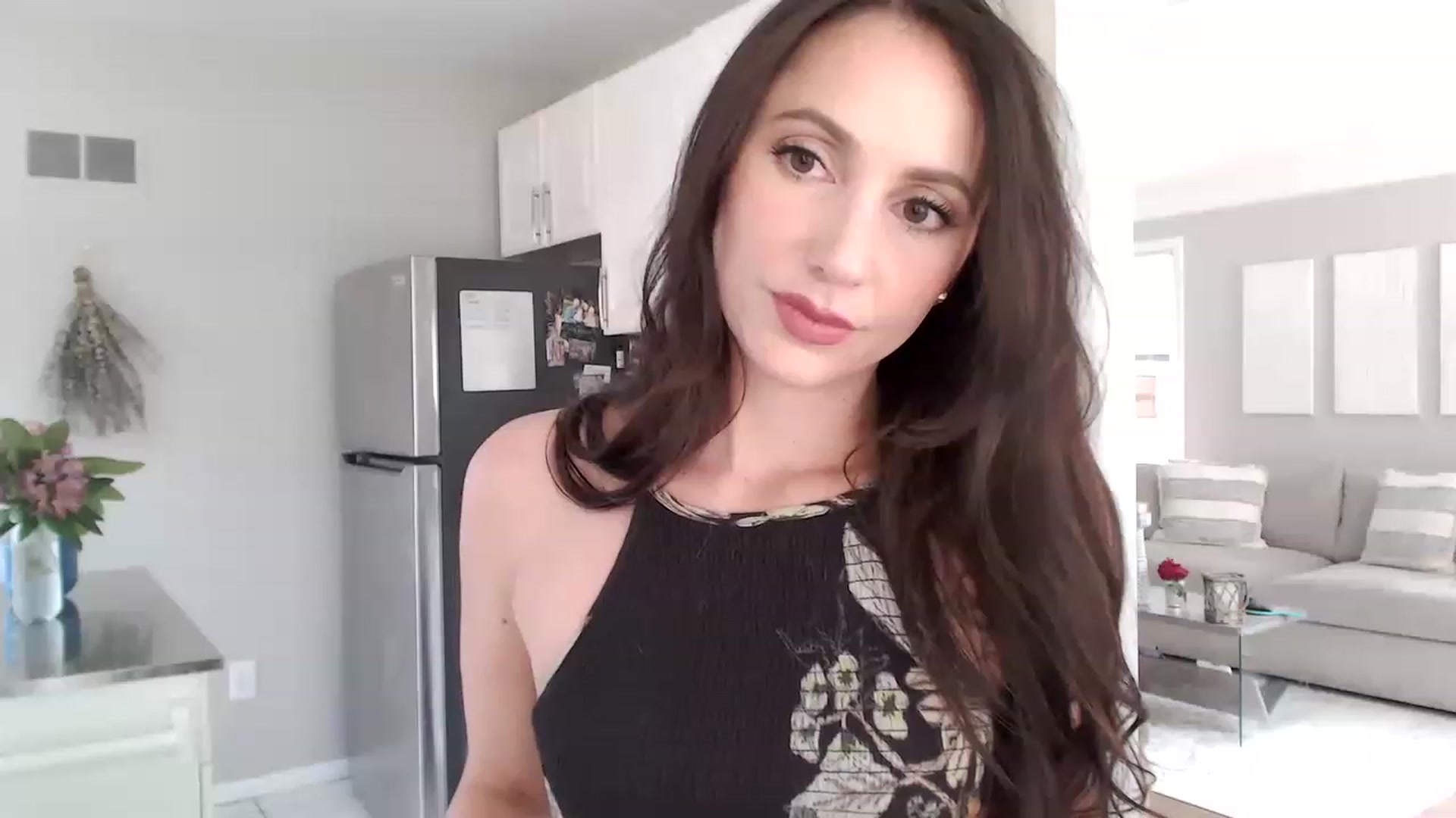 Gallery image thumbnail from Lust_4_Life's myfreecams stream on, 06/10/2023, 22:14 image 19 of 20