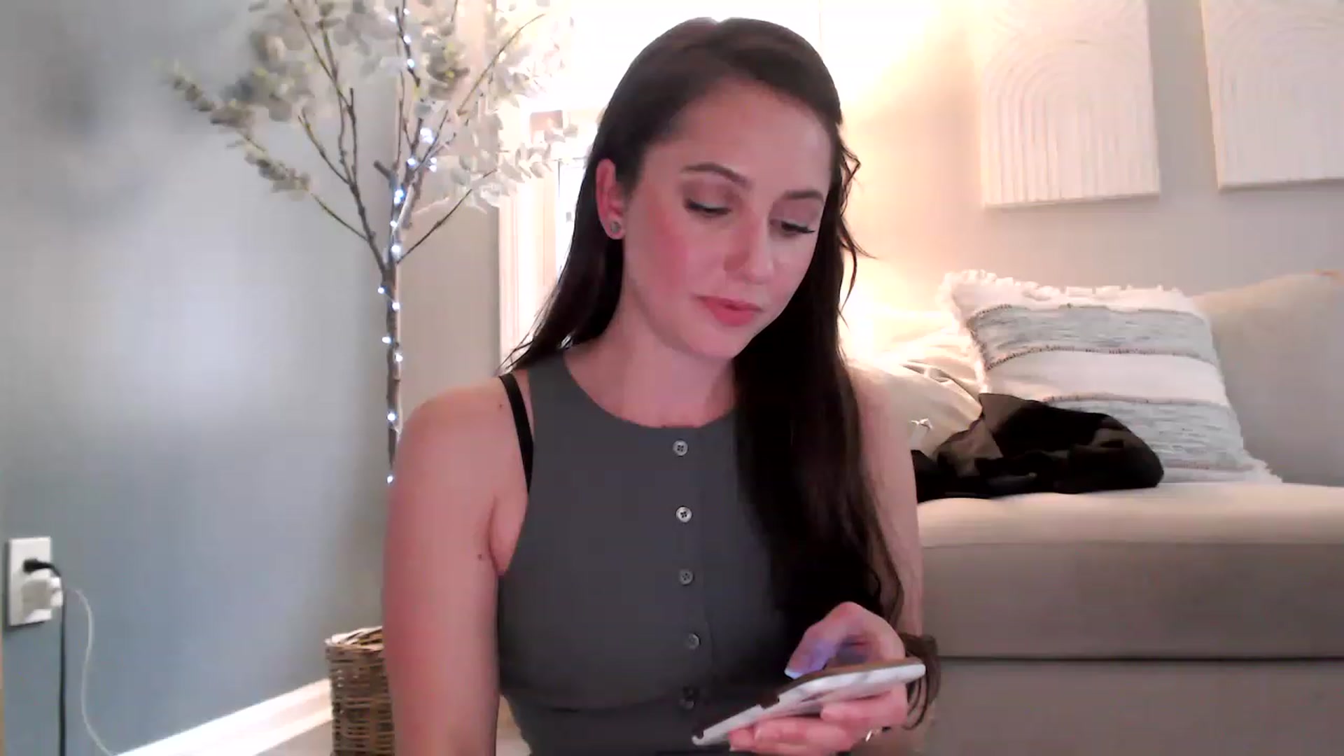 Gallery image thumbnail from Lust_4_Life's myfreecams stream on, 06/14/2023, 24:35 image 10 of 20