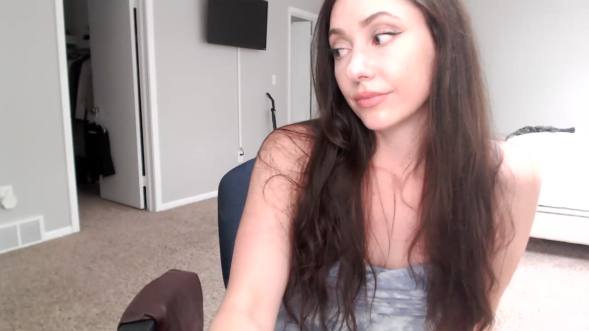 Gallery image thumbnail from Lust_4_Life's myfreecams stream on, 07/15/2023, 19:27 image 19 of 20